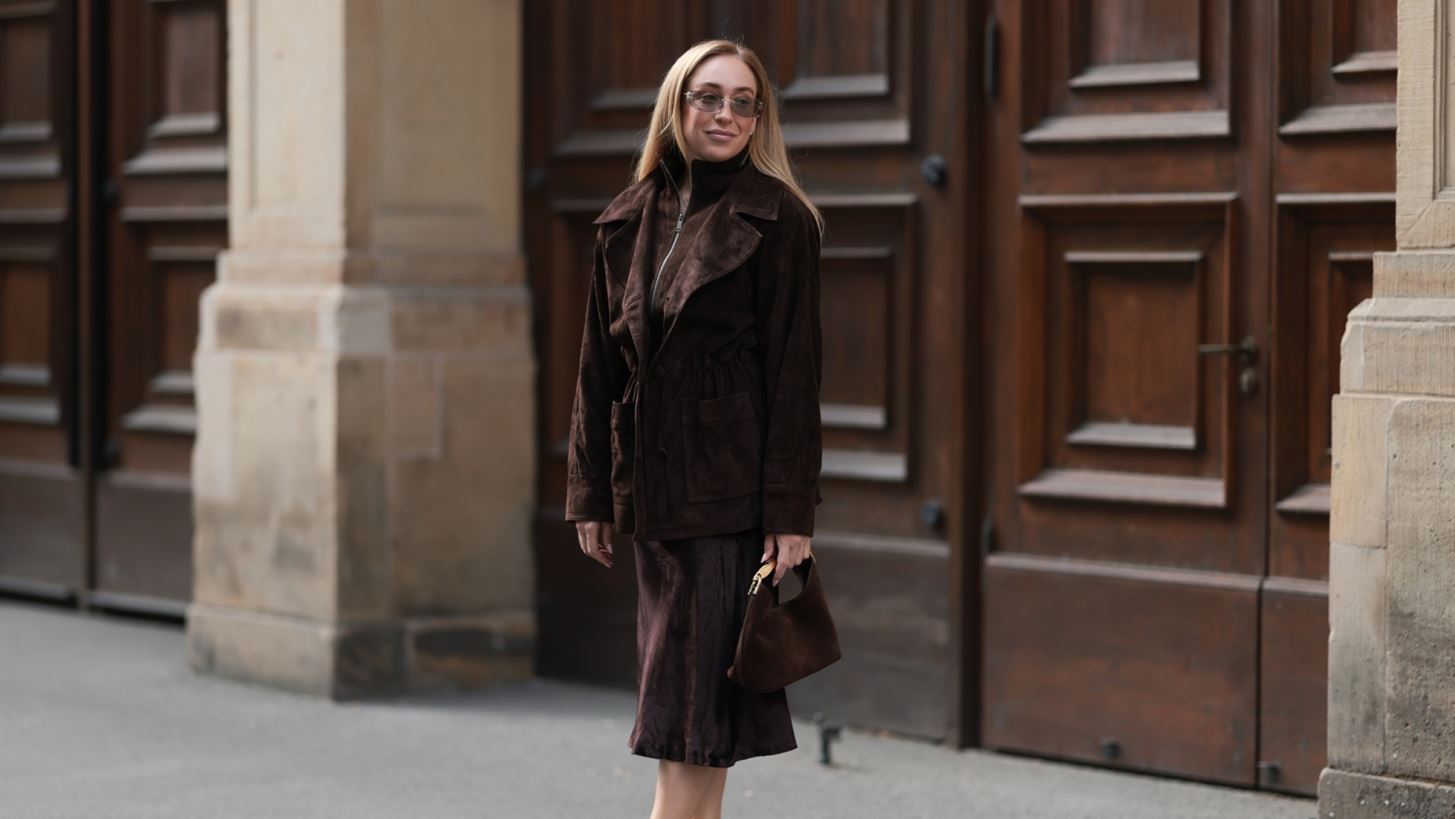 Το suede παλτό από τη Zara που ταιριάζει με κάθε χειμερινό outfit