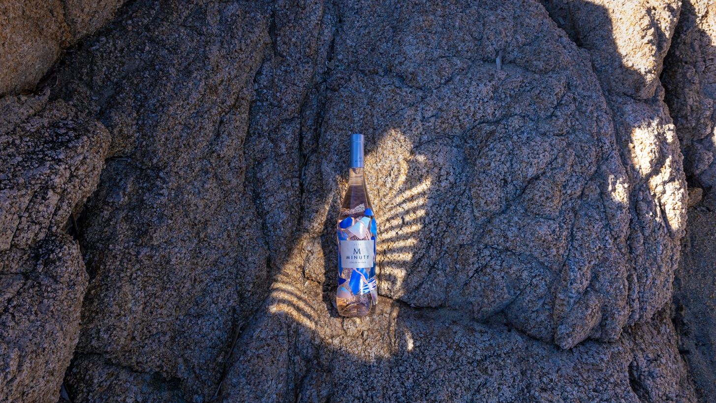 Minuty M Limited Edition &#x3BC;&#x3B5; &#x3C4;&#x3B7;&#x3BD; &#x3C5;&#x3C0;&#x3BF;&#x3B3;&#x3C1;&#x3B1;&#x3C6;&#x3AE; &#x3C4;&#x3BF;&#x3C5; &#x391;&#x3C5;&#x3C3;&#x3C4;&#x3C1;&#x3B1;&#x3BB;&#x3BF;&#x3CD; &#x3BA;&#x3B1;&#x3BB;&#x3BB;&#x3B9;&#x3C4;&#x3AD;&#x3C7;&#x3BD;&#x3B7; Elliott Routledge