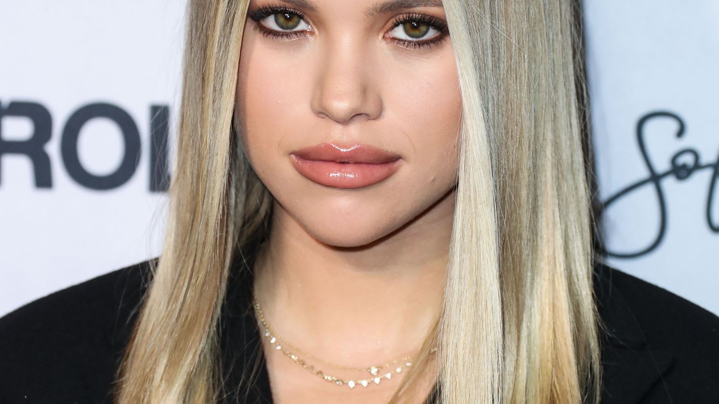 &#x397; Sofia Richie &#x3B5;&#x3C0;&#x3B9;&#x3B2;&#x3B5;&#x3B2;&#x3B1;&#x3AF;&#x3C9;&#x3C3;&#x3B5; &#x3C4;&#x3B7; &#x3BD;&#x3AD;&#x3B1; &#x3C4;&#x3B7;&#x3C2; &#x3C3;&#x3C7;&#x3AD;&#x3C3;&#x3B7;