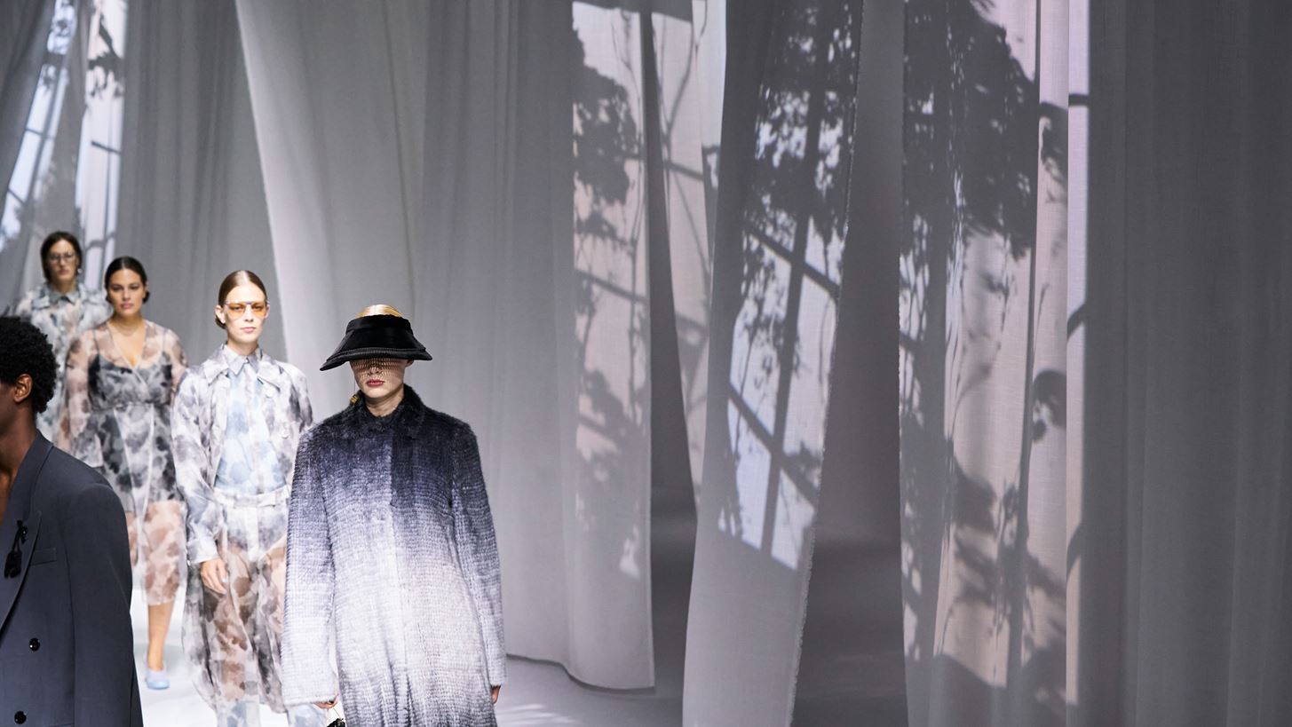 Fendi Spring/Summer 2021: &#x39C;&#x3AF;&#x3B1; &#x3C3;&#x3C5;&#x3BB;&#x3BB;&#x3BF;&#x3B3;&#x3AE; &#x3B5;&#x3BC;&#x3C0;&#x3BD;&#x3B5;&#x3C5;&#x3C3;&#x3BC;&#x3AD;&#x3BD;&#x3B7; &#x3B1;&#x3C0;&#x3CC; &#x3C4;&#x3B9;&#x3C2; &#x3B1;&#x3BE;&#x3AF;&#x3B5;&#x3C2; &#x3C4;&#x3B7;&#x3C2; &#x3BF;&#x3B9;&#x3BA;&#x3BF;&#x3B3;&#x3AD;&#x3BD;&#x3B5;&#x3B9;&#x3B1;&#x3C2;
