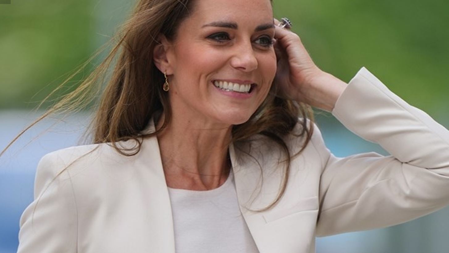 Kate Middleton | &#x397; &#x3B1;&#x3B3;&#x3B1;&#x3C0;&#x3B7;&#x3BC;&#x3AD;&#x3BD;&#x3B7; &#x3C4;&#x3B7;&#x3C2; &#x3C3;&#x3B1;&#x3BB;&#x3AC;&#x3C4;&#x3B1; &#x3AD;&#x3C7;&#x3B5;&#x3B9; &#x3AC;&#x3C1;&#x3C9;&#x3BC;&#x3B1; &#x395;&#x3BB;&#x3BB;&#x3AC;&#x3B4;&#x3B1;&#x3C2;