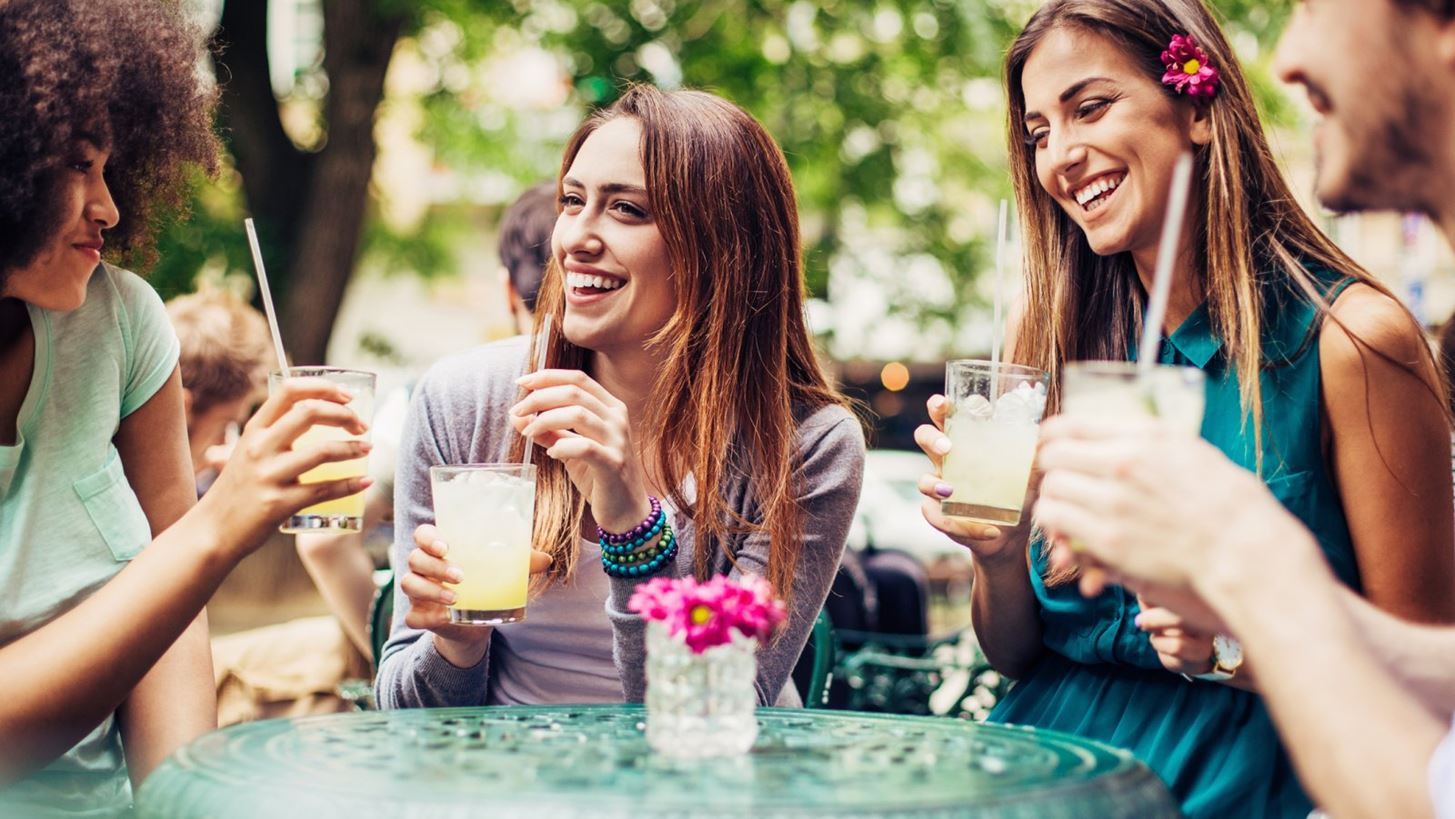 4 &#x3B4;&#x3C1;&#x3BF;&#x3C3;&#x3B5;&#x3C1;&#x3AC; cocktails &#x3B3;&#x3B9;&#x3B1; &#x3BD;&#x3B1; &#x3C6;&#x3C4;&#x3B9;&#x3AC;&#x3BE;&#x3B5;&#x3B9;&#x3C2; &#x3C4;&#x3B7;&#x3BD; &#x3C6;&#x3B5;&#x3C4;&#x3B9;&#x3BD;&#x3AE; &#x386;&#x3BD;&#x3BF;&#x3B9;&#x3BE;&#x3B7;