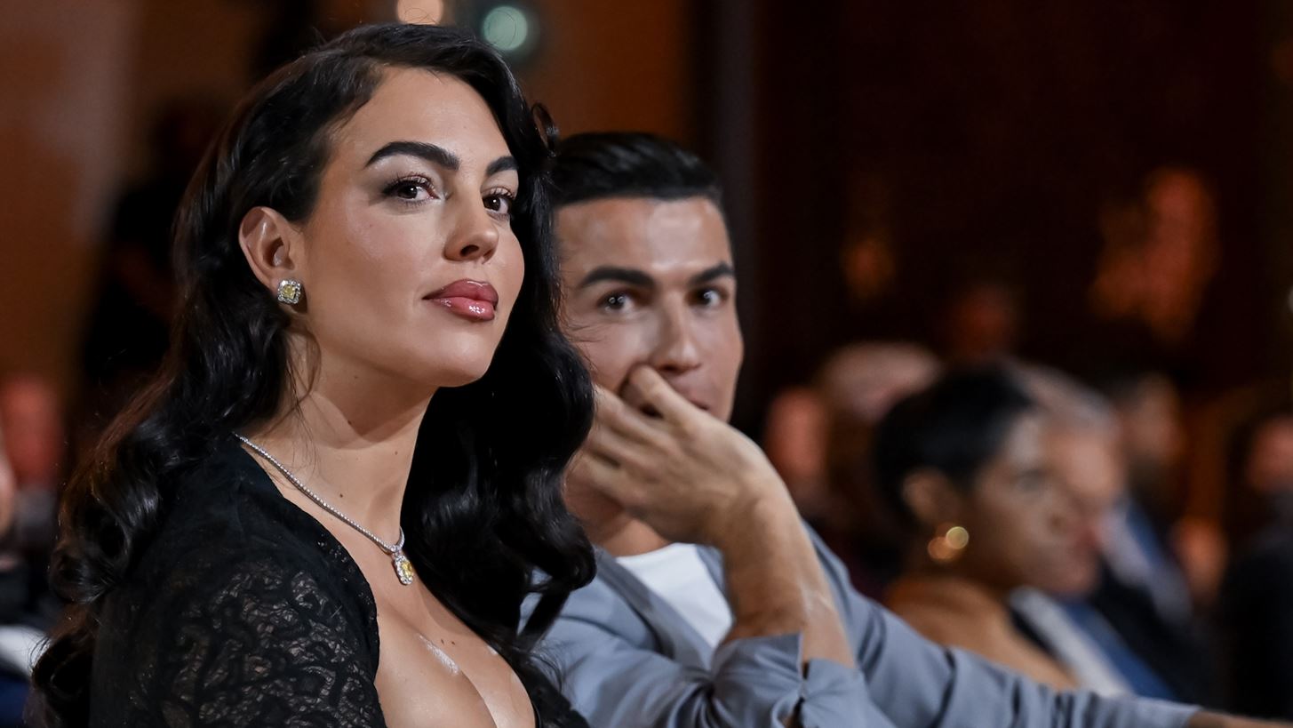 &#x393;&#x3B9;&#x3B1;&#x3C4;&#x3AF; &#x3C4;&#x3BF; &#x3C0;&#x3C1;&#x3BF;&#x3B3;&#x3B1;&#x3BC;&#x3B9;&#x3B1;&#x3AF;&#x3BF; &#x3C3;&#x3C5;&#x3BC;&#x3B2;&#x3CC;&#x3BB;&#x3B1;&#x3B9;&#x3BF; &#x3C4;&#x3B7;&#x3C2; Georgina Rodriguez &#x3BA;&#x3B1;&#x3B9; &#x3C4;&#x3BF;&#x3C5; Cristiano Ronaldo &#x3B5;&#x3AF;&#x3BD;&#x3B1;&#x3B9; &#x3C0;&#x3BF;&#x3BB;&#x3CD; &#x3C0;&#x3B9;&#x3BF; &#x3B1;&#x3BA;&#x3C1;&#x3B9;&#x3B2;&#x3CC; &#x3B1;&#x3C0;&#x3CC; &#x3C4;&#x3BF; &#x3B4;&#x3B1;&#x3C7;&#x3C4;&#x3C5;&#x3BB;&#x3AF;&#x3B4;&#x3B9; &#x3B1;&#x3C1;&#x3C1;&#x3B1;&#x3B2;&#x3CE;&#x3BD;&#x3C9;&#x3BD; &#x3C4;&#x3BF;&#x3C5;&#x3C2;
