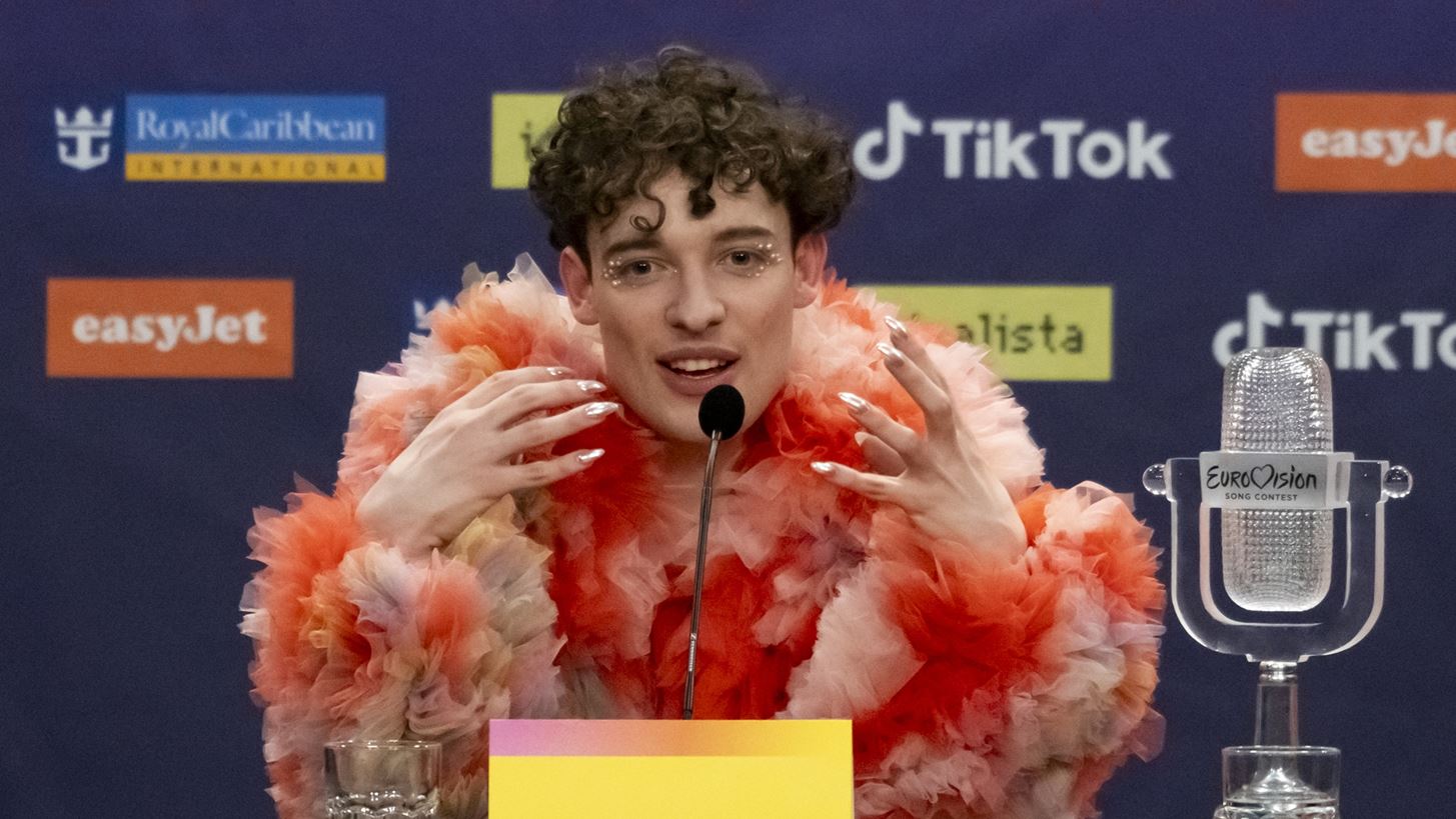 &#x3A4;&#x3B9; &#x3B1;&#x3BA;&#x3C1;&#x3B9;&#x3B2;&#x3CE;&#x3C2; &#x3C3;&#x3B7;&#x3BC;&#x3B1;&#x3AF;&#x3BD;&#x3B5;&#x3B9; &#x3BD;&#x3B1; &#x3B5;&#x3AF;&#x3C3;&#x3B1;&#x3B9; non-binary