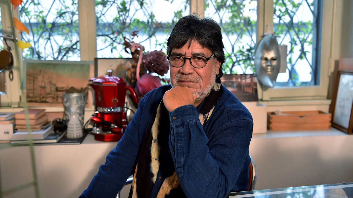 &#x3A0;&#x3AD;&#x3B8;&#x3B1;&#x3BD;&#x3B5; &#x3B1;&#x3C0;&#x3CC; &#x3BA;&#x3BF;&#x3C1;&#x3C9;&#x3BD;&#x3BF;&#x3CA;&#x3CC; &#x3BF; &#x3A7;&#x3B9;&#x3BB;&#x3B9;&#x3B1;&#x3BD;&#x3CC;&#x3C2; &#x3C3;&#x3C5;&#x3B3;&#x3B3;&#x3C1;&#x3B1;&#x3C6;&#x3AD;&#x3B1;&#x3C2;, Luis Sepulveda