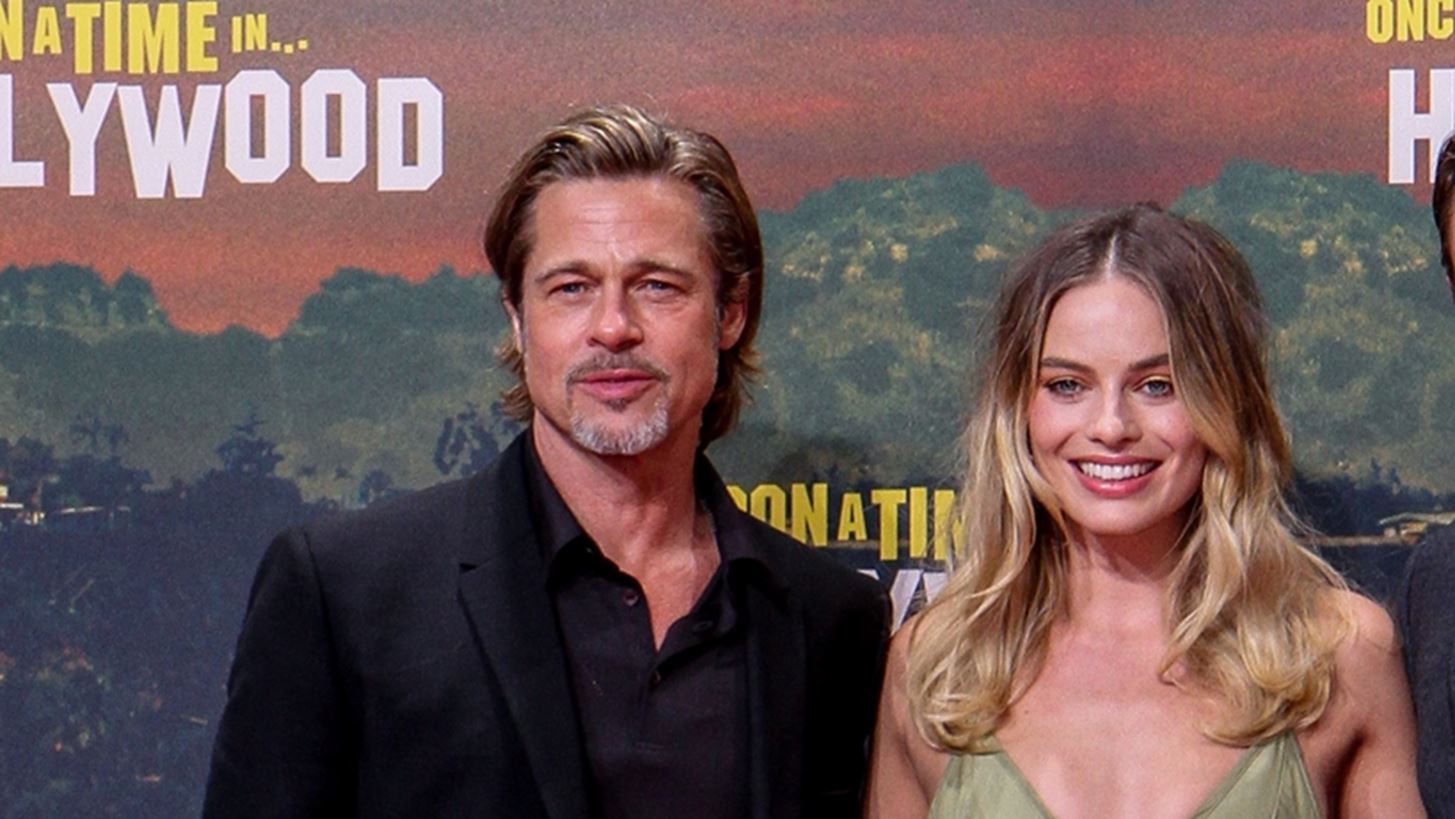 &#x397; Margot Robbie &#x3AC;&#x3B4;&#x3C1;&#x3B1;&#x3BE;&#x3B5; &#x3C4;&#x3B7;&#x3BD; &#x3B5;&#x3C5;&#x3BA;&#x3B1;&#x3B9;&#x3C1;&#x3AF;&#x3B1; &#x3BA;&#x3B1;&#x3B9; &#x3C6;&#x3AF;&#x3BB;&#x3B7;&#x3C3;&#x3B5; &#x3C4;&#x3BF;&#x3BD; Brad Pitt &#x3B5;&#x3C0;&#x3B5;&#x3B9;&#x3B4;&#x3AE; &#x3BC;&#x3C0;&#x3BF;&#x3C1;&#x3BF;&#x3CD;&#x3C3;&#x3B5;