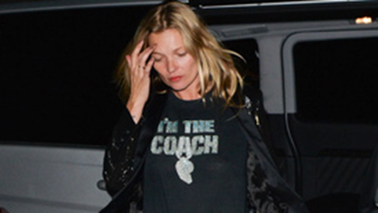 H Kate Moss &#x3C6;&#x3CC;&#x3C1;&#x3B5;&#x3C3;&#x3B5; &#x3AD;&#x3BD;&#x3B1; &#x3B1;&#x3C0;&#x3CC; &#x3C4;&#x3B1; &#x3C0;&#x3B9;&#x3BF; in-fashion &#x3C0;&#x3B1;&#x3BD;&#x3C9;&#x3C6;&#x3CC;&#x3C1;&#x3B9;&#x3B1; &#x3C4;&#x3B7;&#x3C2; &#x3C3;&#x3B5;&#x3B6;&#x3CC;&#x3BD;