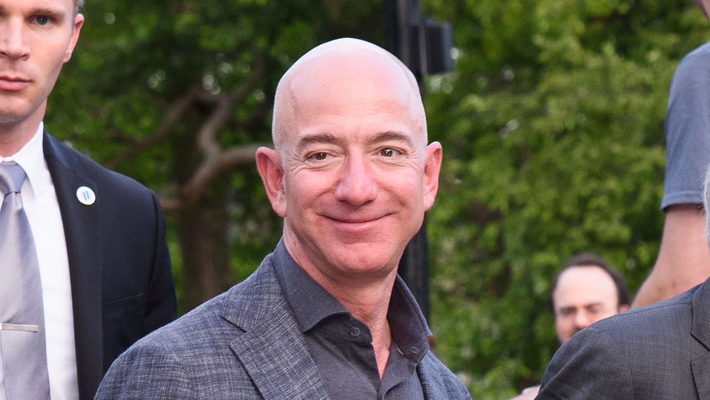 Jeff Bezos | &#x391;&#x3C0;&#x3BF;&#x3C3;&#x3CD;&#x3C1;&#x3B5;&#x3C4;&#x3B1;&#x3B9; &#x3B1;&#x3C0;&#x3CC; CEO &#x3C4;&#x3B7;&#x3C2; Amazon