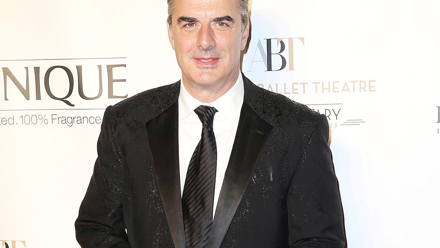 Chris Noth | &#x39F; Mr. Big &#x3B5;&#x3AF;&#x3BD;&#x3B1;&#x3B9; &#x3B6;&#x3C9;&#x3BD;&#x3C4;&#x3B1;&#x3BD;&#x3CC;&#x3C2; &#x3BA;&#x3B1;&#x3B9; &#x3C6;&#x3BB;&#x3B5;&#x3C1;&#x3C4;&#x3AC;&#x3C1;&#x3B5;&#x3B9; &#x3BC;&#x3B5; &#x3C4;&#x3B7;&#x3BD; &#x3B3;&#x3C5;&#x3BC;&#x3BD;&#x3AC;&#x3C3;&#x3C4;&#x3C1;&#x3B9;&#x3B1; &#x3C4;&#x3BF;&#x3C5; Peloton