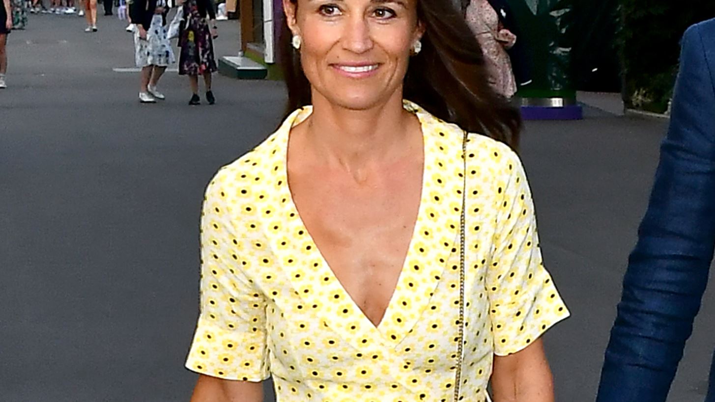 Pippa Middleton | &#x388;&#x3B3;&#x3BA;&#x3C5;&#x3BF;&#x3C2; &#x3C3;&#x3C4;&#x3BF; &#x3C4;&#x3C1;&#x3AF;&#x3C4;&#x3BF; &#x3C4;&#x3B7;&#x3C2; &#x3C0;&#x3B1;&#x3B9;&#x3B4;&#x3AF;; &#x397; &#x3B5;&#x3BC;&#x3C6;&#x3AC;&#x3BD;&#x3B9;&#x3C3;&#x3B7; &#x3BC;&#x3B5; &#x3C6;&#x3BF;&#x3C5;&#x3C3;&#x3BA;&#x3C9;&#x3BC;&#x3AD;&#x3BD;&#x3B7; &#x3BA;&#x3BF;&#x3B9;&#x3BB;&#x3AF;&#x3C4;&#x3C3;&#x3B1; &#x3C3;&#x3C4;&#x3BF; Buckingham Palace