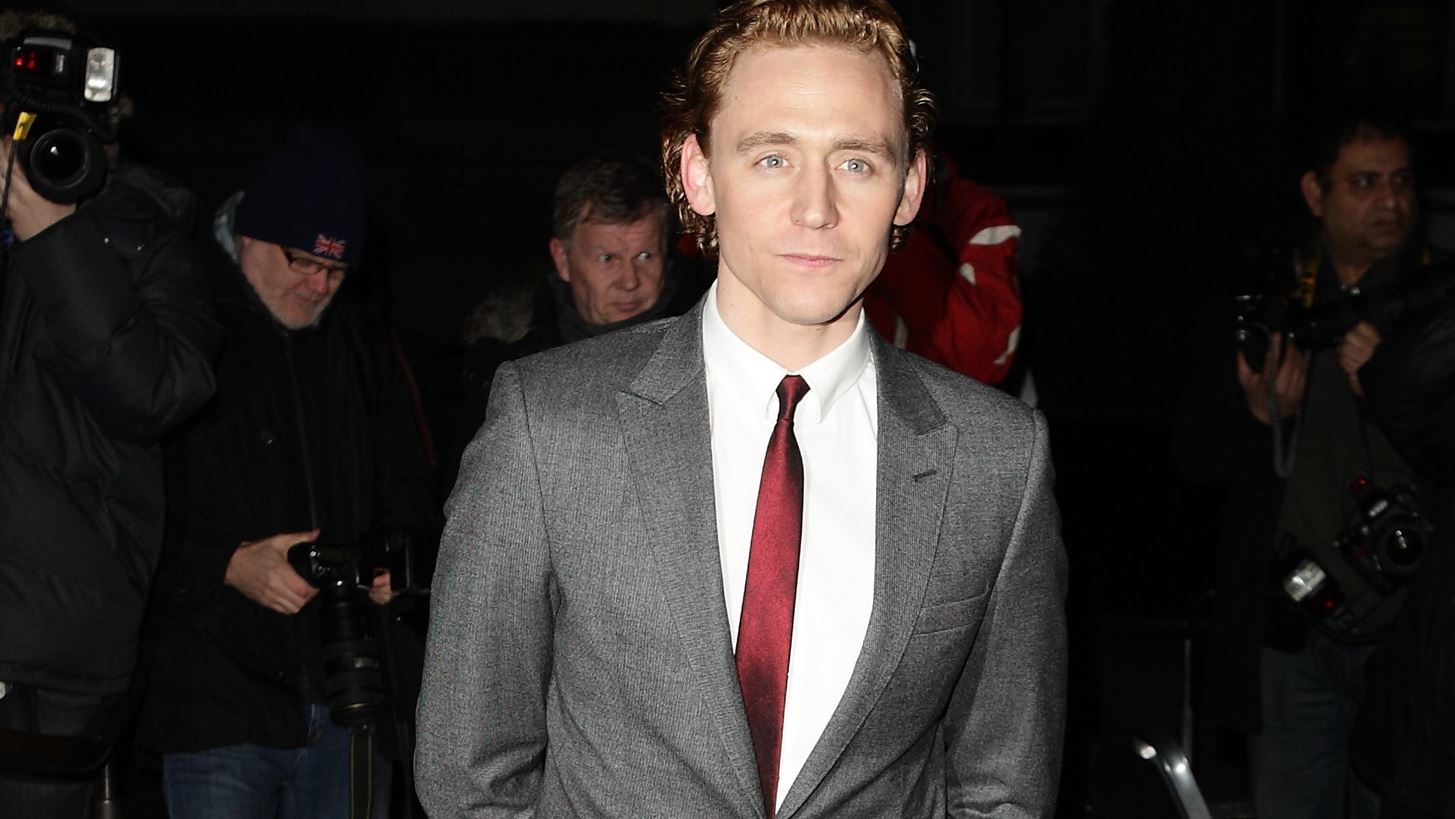 &#x395;&#x3AF;&#x3BD;&#x3B1;&#x3B9; &#x3BF; Tom Hiddleston &#x3BF; &#x3B5;&#x3C0;&#x3CC;&#x3BC;&#x3B5;&#x3BD;&#x3BF;&#x3C2; James Bond;