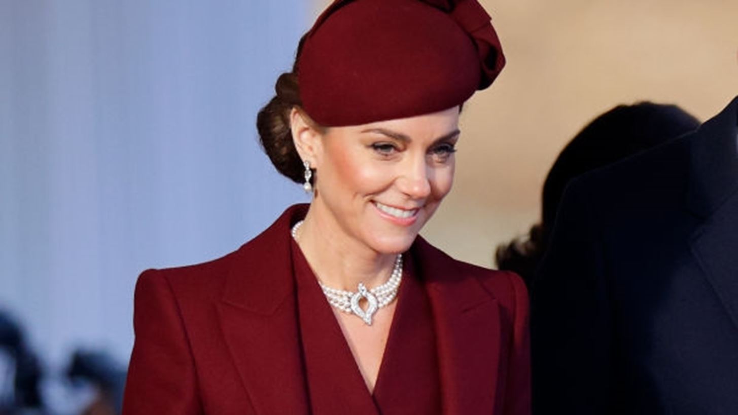 Kate Middleton | &#x397; &#x3C0;&#x3C1;&#x3CE;&#x3C4;&#x3B7; &#x3B4;&#x3B7;&#x3BC;&#x3CC;&#x3C3;&#x3B9;&#x3B1; &#x3B5;&#x3BC;&#x3C6;&#x3AC;&#x3BD;&#x3B9;&#x3C3;&#x3B7; &#x3BC;&#x3B5; &#x3C4;&#x3BF;&#x3BD; &#x3C0;&#x3C1;&#x3AF;&#x3B3;&#x3BA;&#x3B9;&#x3C0;&#x3B1; William &#x3BC;&#x3B5;&#x3C4;&#x3AC; &#x3C4;&#x3B7;&#x3BD; &#x3B5;&#x3C5;&#x3C7;&#x3AC;&#x3C1;&#x3B9;&#x3C3;&#x3C4;&#x3B7; &#x3B1;&#x3C0;&#x3BF;&#x3BA;&#x3AC;&#x3BB;&#x3C5;&#x3C8;&#x3B7;