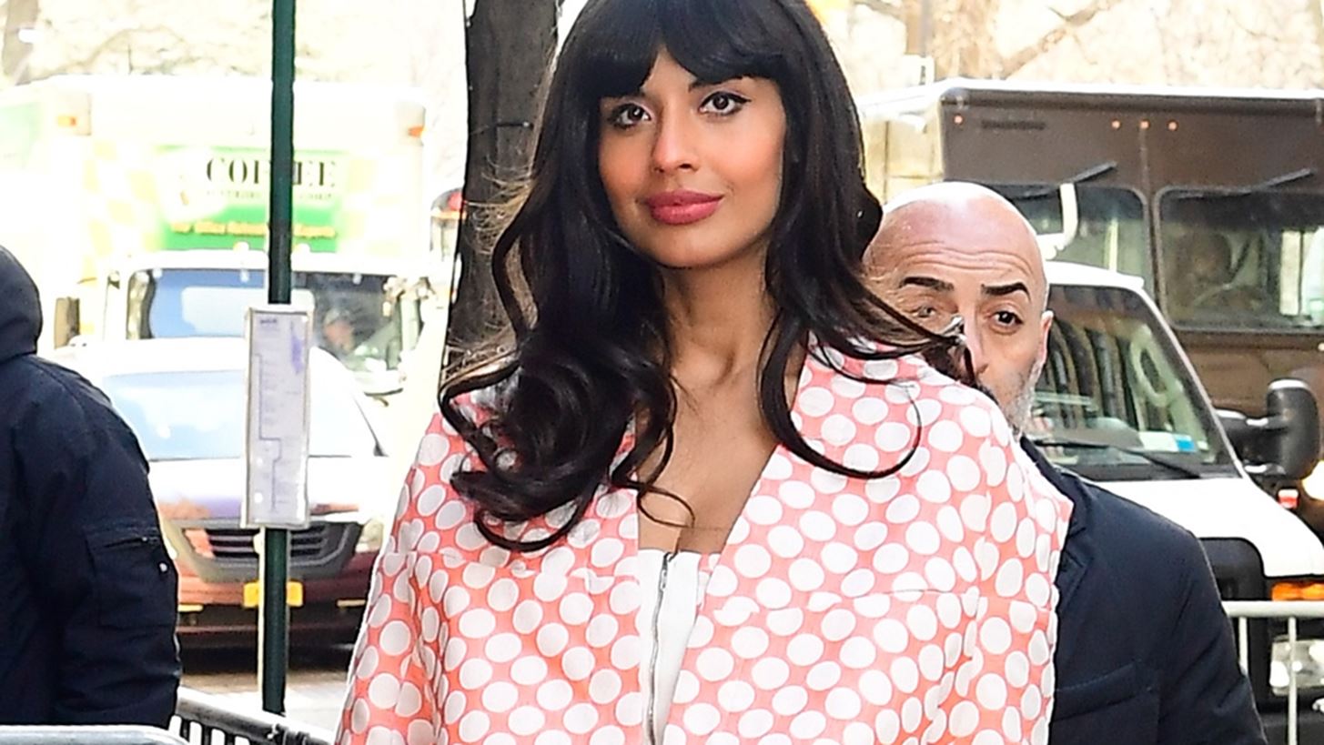 Jameela Jamil | &#x3A4;&#x3B1; &#x3B2;&#x3AC;&#x3B6;&#x3B5;&#x3B9; &#x3BC;&#x3B5; &#x3C4;&#x3BF; Met Gala &#x3B3;&#x3B9;&#x3B1; &#x3C4;&#x3BF; &#x3B1;&#x3C6;&#x3B9;&#x3AD;&#x3C1;&#x3C9;&#x3BC;&#x3AC; &#x3C4;&#x3BF;&#x3C5; &#x3C3;&#x3C4;&#x3BF;&#x3BD; Karl Lagerfeld