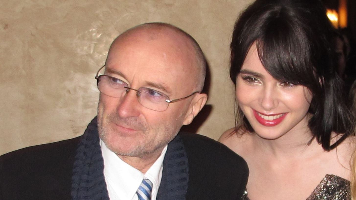 Lily Collins | &#x397; &#x3C3;&#x3C5;&#x3B3;&#x3BA;&#x3B9;&#x3BD;&#x3B7;&#x3C4;&#x3B9;&#x3BA;&#x3AE; &#x3B1;&#x3C6;&#x3B9;&#x3AD;&#x3C1;&#x3C9;&#x3C3;&#x3B7; &#x3C3;&#x3C4;&#x3BF;&#x3BD; &#x3C0;&#x3B1;&#x3C4;&#x3AD;&#x3C1;&#x3B1; &#x3C4;&#x3B7;&#x3C2;, Phil, &#x3CD;&#x3C3;&#x3C4;&#x3B5;&#x3C1;&#x3B1; &#x3B1;&#x3C0;&#x3CC; &#x3C4;&#x3B7; &#x3B4;&#x3C5;&#x3C3;&#x3AC;&#x3C1;&#x3B5;&#x3C3;&#x3C4;&#x3B7; &#x3B1;&#x3BD;&#x3B1;&#x3BA;&#x3BF;&#x3AF;&#x3BD;&#x3C9;&#x3C3;&#x3AE; &#x3C4;&#x3BF;&#x3C5;