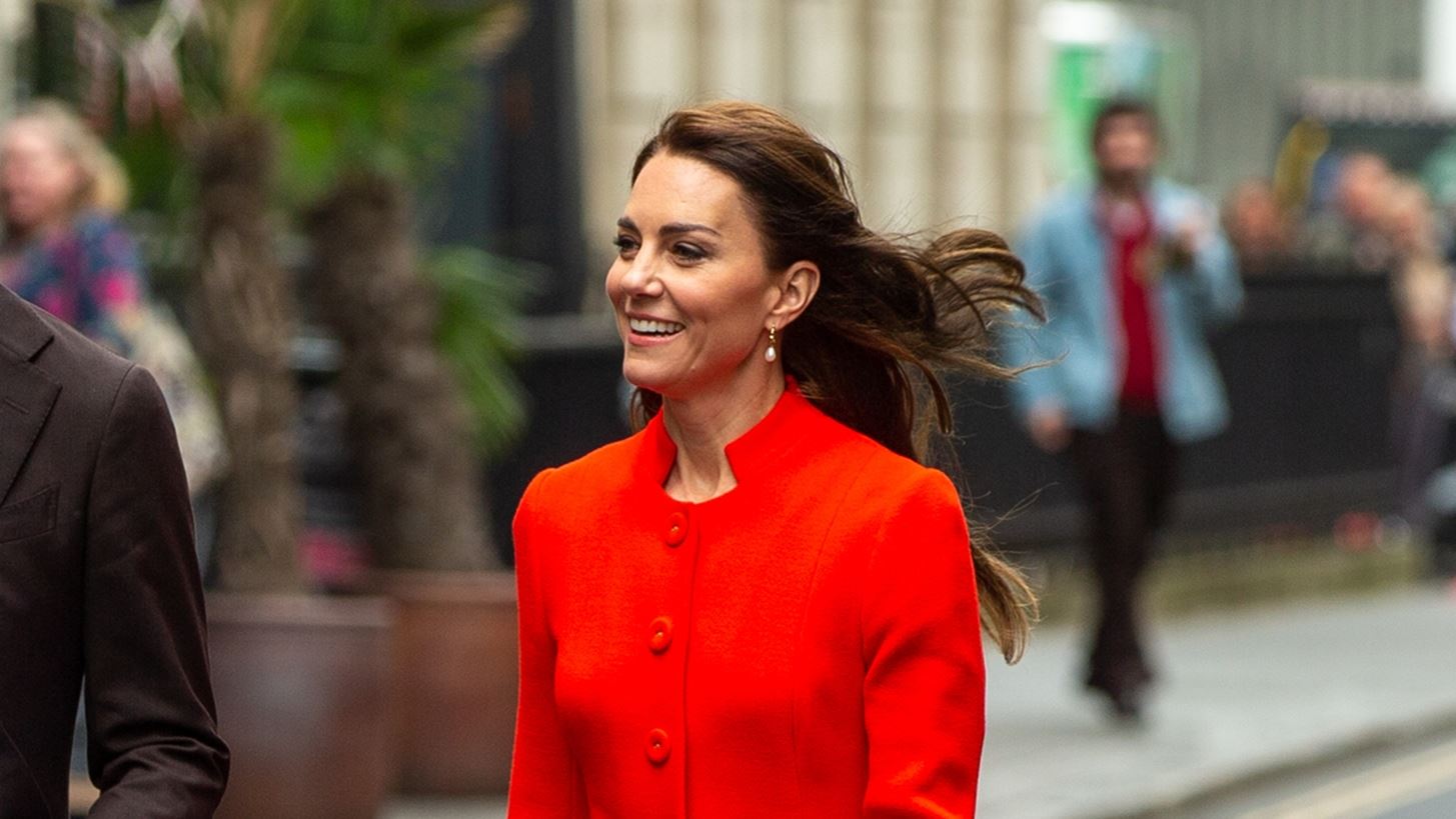 Kate Middleton | &#x397; &#x3B1;&#x3BD;&#x3C4;&#x3AF;&#x3B4;&#x3C1;&#x3B1;&#x3C3;&#x3AE; &#x3C4;&#x3B7;&#x3C2; &#x3CC;&#x3C4;&#x3B1;&#x3BD; &#x3B4;&#x3B9;&#x3B1;&#x3B4;&#x3B7;&#x3BB;&#x3CE;&#x3C4;&#x3C1;&#x3B9;&#x3B1; &#x3C4;&#x3B7; &#x3B3;&#x3B9;&#x3BF;&#x3C5;&#x3C7;&#x3AC;&#x3C1;&#x3B9;&#x3C3;&#x3B5;