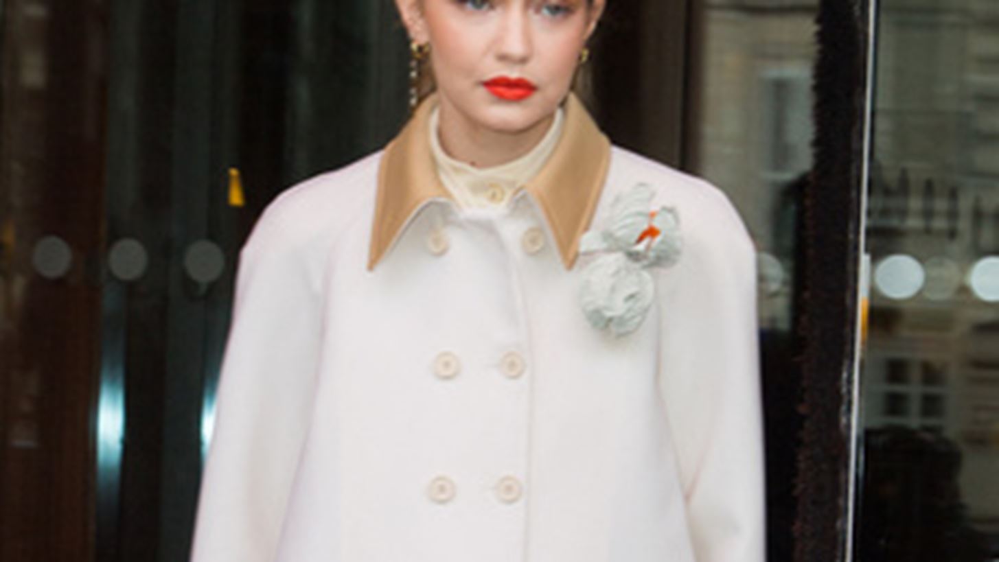 Gigi Hadid | &#x3A3;&#x3B5; &#x3C0;&#x3BF;&#x3B9;&#x3BF;&#x3BD; &#x3BC;&#x3BF;&#x3B9;&#x3AC;&#x3B6;&#x3B5;&#x3B9; &#x3C4;&#x3BF; &#x3BC;&#x3C9;&#x3C1;&#x3CC; &#x3C4;&#x3B7;&#x3C2;;