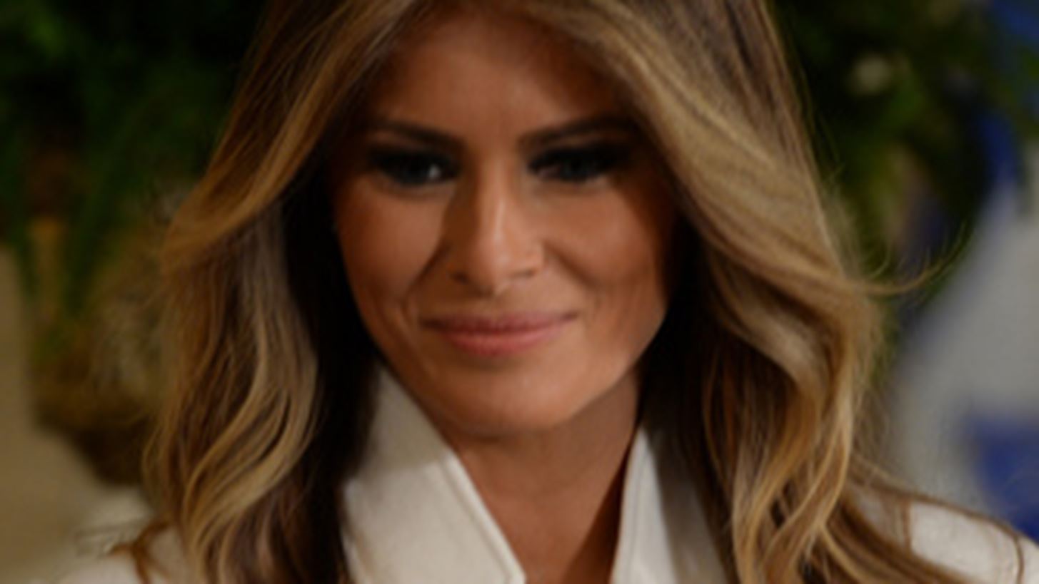 Melania Trump | &#x3A4;&#x3B1; &#x3AE;&#x3C3;&#x3C5;&#x3C7;&#x3B1; &#x3B3;&#x3B5;&#x3BD;&#x3AD;&#x3B8;&#x3BB;&#x3B9;&#x3B1; &#x3C3;&#x3C4;&#x3B7; &#x3C3;&#x3BA;&#x3B9;&#x3AC; &#x3C4;&#x3BF;&#x3C5; &#x3B8;&#x3B1;&#x3BD;&#x3AC;&#x3C4;&#x3BF;&#x3C5; &#x3C4;&#x3B7;&#x3C2; &#x3BC;&#x3B7;&#x3C4;&#x3AD;&#x3C1;&#x3B1;&#x3C2; &#x3C4;&#x3B7;&#x3C2;