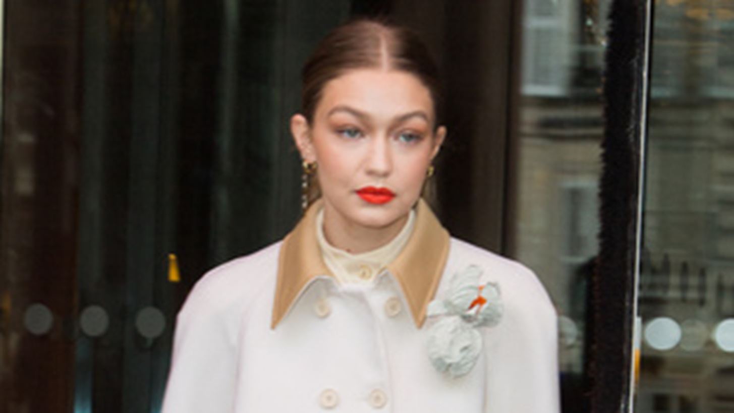 H Gigi Hadid &#x3B4;&#x3B7;&#x3BC;&#x3BF;&#x3C3;&#x3AF;&#x3B5;&#x3C5;&#x3C3;&#x3B5; &#x3BD;&#x3AD;&#x3B5;&#x3C2; &#x3C6;&#x3C9;&#x3C4;&#x3BF;&#x3B3;&#x3C1;&#x3B1;&#x3C6;&#x3AF;&#x3B5;&#x3C2; &#x3B1;&#x3C0;&#x3CC; &#x3C4;&#x3B7;&#x3BD; &#x3B5;&#x3B3;&#x3BA;&#x3C5;&#x3BC;&#x3BF;&#x3C3;&#x3CD;&#x3BD;&#x3B7; &#x3C4;&#x3B7;&#x3C2;