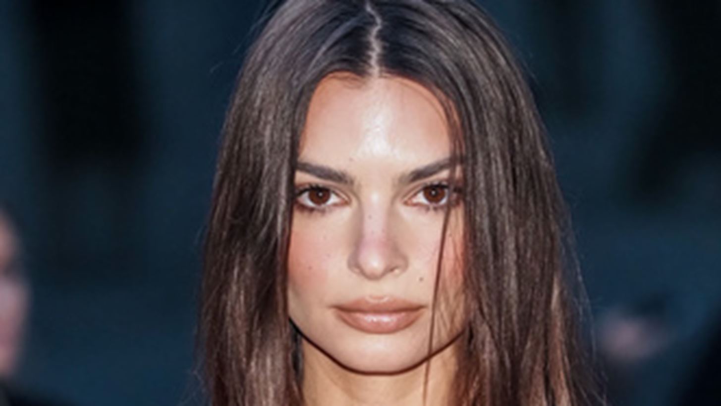 Emily Ratajkowski | &#x397; &#x3C6;&#x3C9;&#x3C4;&#x3BF; &#x3BC;&#x3B5; &#x3C4;&#x3BF; &#x3B3;&#x3B9;&#x3BF; &#x3C4;&#x3B7;&#x3C2; &#x3BA;&#x3B1;&#x3B9; &#x3B7; &#x3B1;&#x3C0;&#x3AF;&#x3C3;&#x3C4;&#x3B5;&#x3C5;&#x3C4;&#x3B7; &#x3C3;&#x3B9;&#x3BB;&#x3BF;&#x3C5;&#x3AD;&#x3C4;&#x3B1; &#x3C4;&#x3B7;&#x3C2; 3 &#x3BC;&#x3AE;&#x3BD;&#x3B5;&#x3C2; &#x3BC;&#x3B5;&#x3C4;&#x3AC; &#x3C4;&#x3B7; &#x3B3;&#x3AD;&#x3BD;&#x3BD;&#x3B1;