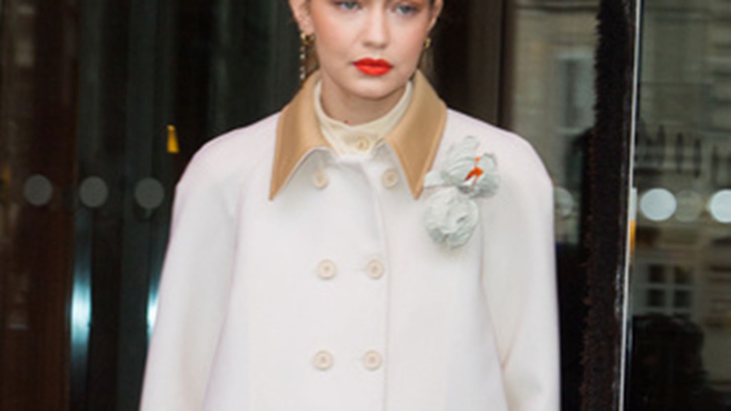Gigi Hadid | &#x394;&#x3B5;&#x3C2; &#x3C4;&#x3BF; &#x3C3;&#x3CE;&#x3BC;&#x3B1; &#x3C4;&#x3B7;&#x3C2; &#x3AD;&#x3BD;&#x3B1; &#x3BC;&#x3AE;&#x3BD;&#x3B1; &#x3BC;&#x3B5;&#x3C4;&#x3AC; &#x3C4;&#x3B7; &#x3B3;&#x3AD;&#x3BD;&#x3BD;&#x3B1;