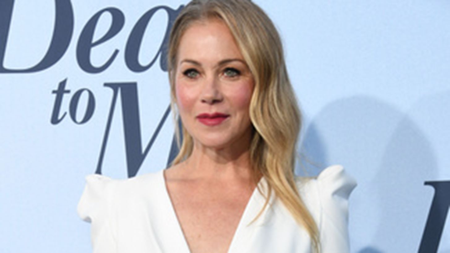 Christina Applegate: &quot;&#x3A4;&#x3BF; &quot;Dead to Me&quot; &#x3B5;&#x3AF;&#x3BD;&#x3B1;&#x3B9; &#x3C0;&#x3B9;&#x3B8;&#x3B1;&#x3BD;&#x3CC;&#x3C4;&#x3B1;&#x3C4;&#x3B1; &#x3B7; &#x3C4;&#x3B5;&#x3BB;&#x3B5;&#x3C5;&#x3C4;&#x3B1;&#x3AF;&#x3B1; &#x3BC;&#x3BF;&#x3C5; &#x3B4;&#x3BF;&#x3C5;&#x3BB;&#x3B5;&#x3B9;&#x3AC; &#x3C9;&#x3C2; &#x3B7;&#x3B8;&#x3BF;&#x3C0;&#x3BF;&#x3B9;&#x3CC;&#x3C2;&quot;