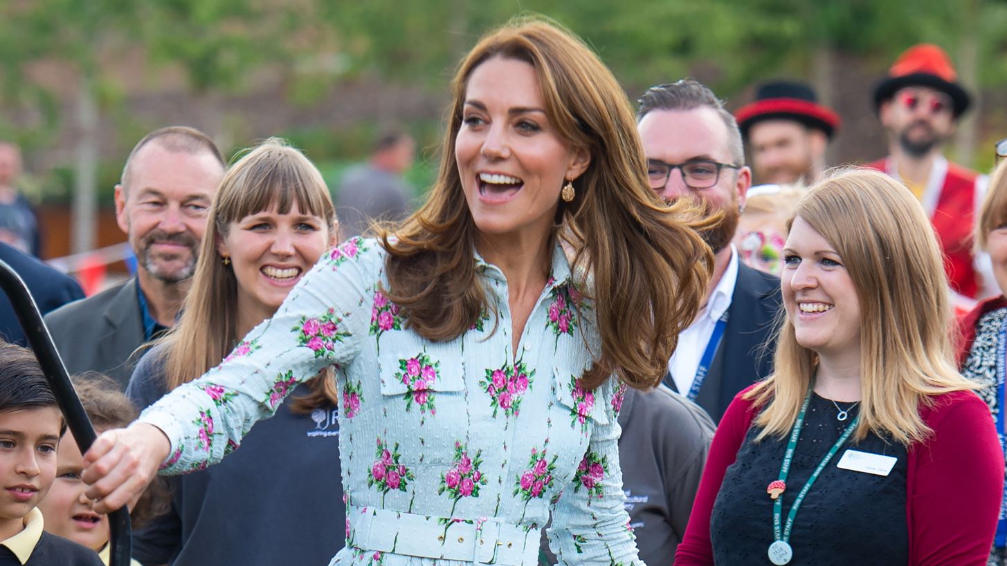 &#x397; Kate Middleton &#x3C6;&#x3CC;&#x3C1;&#x3B5;&#x3C3;&#x3B5; &#x3AD;&#x3BD;&#x3B1; &#x3C5;&#x3C0;&#x3AD;&#x3C1;&#x3BF;&#x3C7;&#x3BF; &#x3B1;&#x3BD;&#x3BF;&#x3B9;&#x3BE;&#x3B9;&#x3AC;&#x3C4;&#x3B9;&#x3BA;&#x3BF; &#x3C6;&#x3CC;&#x3C1;&#x3B5;&#x3BC;&#x3B1;