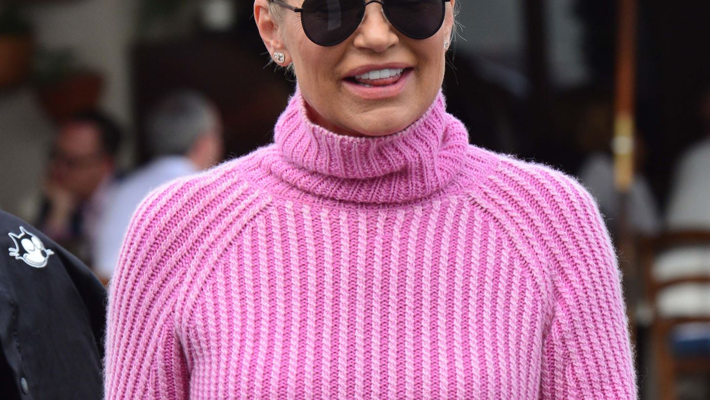 Yolanda Hadid: &#x397; &#x3BC;&#x3B1;&#x3BC;&#x3AC; &#x3C4;&#x3C9;&#x3BD; Bella &amp; Gigi Hadid &#x3BE;&#x3B5;&#x3C7;&#x3C9;&#x3C1;&#x3AF;&#x3B6;&#x3B5;&#x3B9; &#x3B3;&#x3B9;&#x3B1; &#x3C4;&#x3BF; &#x3C3;&#x3C4;&#x3C5;&#x3BB; &#x3C4;&#x3B7;&#x3C2;