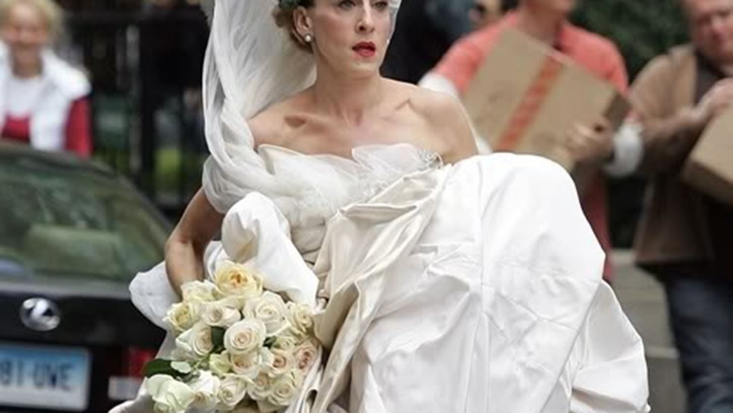 &#x397; Vivienne Westwood &#x3B3;&#x3B9;&#x3BF;&#x3C1;&#x3C4;&#x3AC;&#x3B6;&#x3B5;&#x3B9; &#x3C4;&#x3B7; 10&#x3B7; &#x3B5;&#x3C0;&#x3AD;&#x3C4;&#x3B5;&#x3B9;&#x3BF; &#x3C4;&#x3BF;&#x3C5; &#x3B8;&#x3C1;&#x3C5;&#x3BB;&#x3B9;&#x3BA;&#x3BF;&#x3CD; &#x3BD;&#x3C5;&#x3C6;&#x3B9;&#x3BA;&#x3BF;&#x3CD; &#x3B1;&#x3C0;&#x3CC; &#x3C4;&#x3BF; Sex and the City