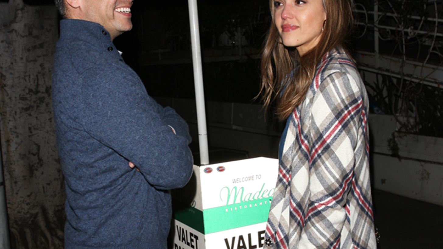 Karlie Kloss- Jessica Alba: &#x3A0;&#x3BF;&#x3CD; &#x3C4;&#x3B9;&#x3C2; &#x3C3;&#x3C5;&#x3BD;&#x3AD;&#x3BB;&#x3B1;&#x3B2;&#x3B5; &#x3BF; &#x3C6;&#x3C9;&#x3C4;&#x3BF;&#x3B3;&#x3C1;&#x3B1;&#x3C6;&#x3B9;&#x3BA;&#x3CC;&#x3C2; &#x3C6;&#x3B1;&#x3BA;&#x3CC;&#x3C2;;