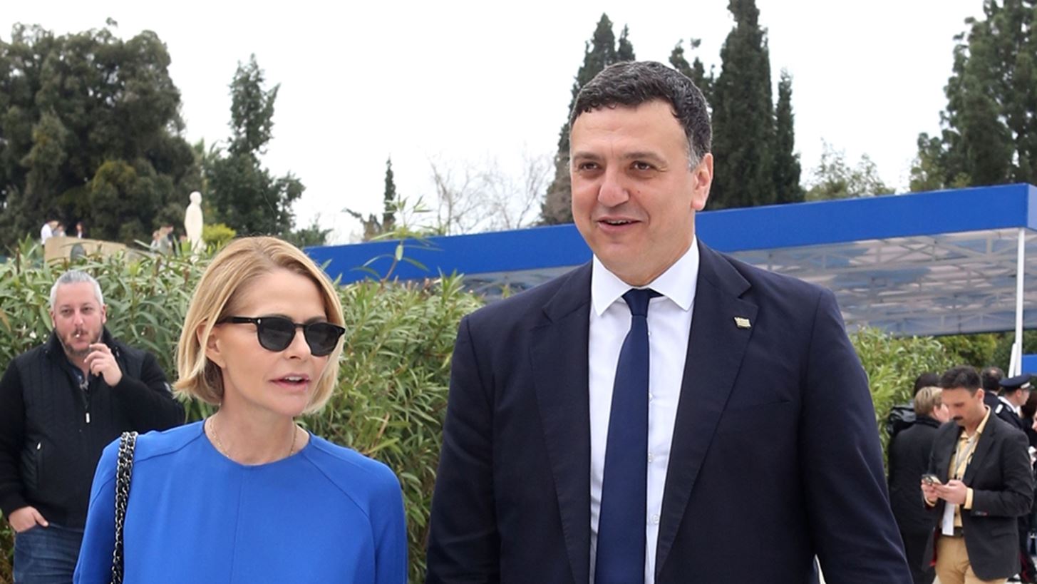 Η Τζένη Μπαλατσινού καταγράφει τη στοργική κίνηση του Βασίλη Κικίλια στον μικρό του γιο