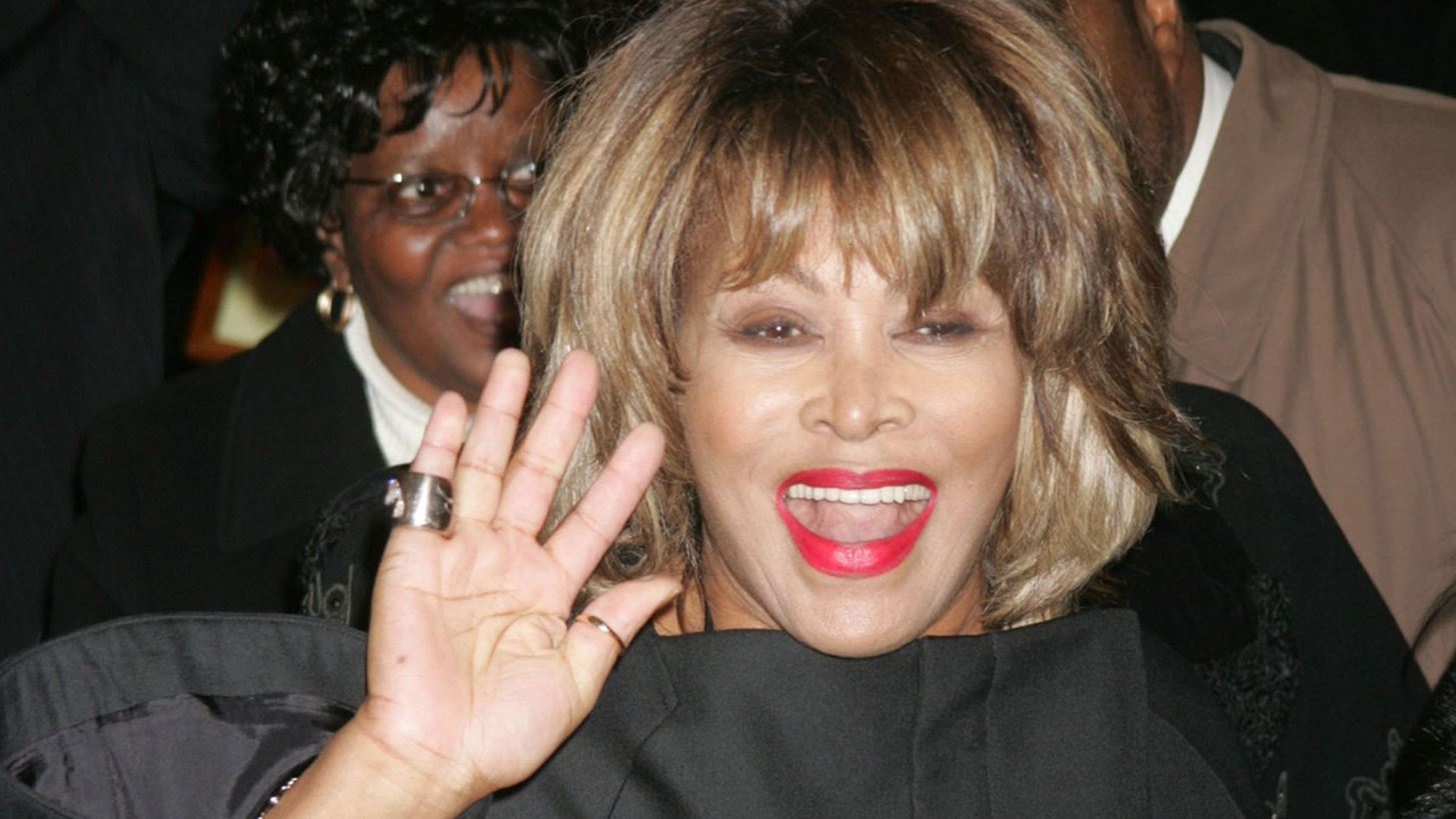 Tina Turner | &#x3A0;&#x3BF;&#x3B9;&#x3BF;&#x3C2; &#x3B8;&#x3B1; &#x3BA;&#x3BB;&#x3B7;&#x3C1;&#x3BF;&#x3BD;&#x3BF;&#x3BC;&#x3AE;&#x3C3;&#x3B5;&#x3B9; &#x3C4;&#x3B7;&#x3BD; &#x3B1;&#x3BC;&#x3CD;&#x3B8;&#x3B7;&#x3C4;&#x3B7; &#x3C0;&#x3B5;&#x3C1;&#x3B9;&#x3BF;&#x3C5;&#x3C3;&#x3AF;&#x3B1; &#x3C4;&#x3C9;&#x3BD; 250 &#x3B5;&#x3BA;&#x3B1;&#x3C4;&#x3BF;&#x3BC;&#x3BC;&#x3C5;&#x3C1;&#x3AF;&#x3C9;&#x3BD; &#x3B4;&#x3BF;&#x3BB;&#x3B1;&#x3C1;&#x3AF;&#x3C9;&#x3BD;