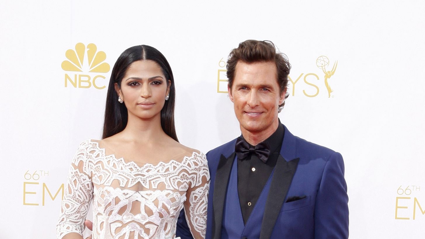 Camila Alves | &#x397; &#x3C3;&#x3CD;&#x3B6;&#x3C5;&#x3B3;&#x3BF;&#x3C2; &#x3C4;&#x3BF;&#x3C5; Matthew McConaughey &#x3C0;&#x3B5;&#x3C1;&#x3B9;&#x3B3;&#x3C1;&#x3AC;&#x3C6;&#x3B5;&#x3B9; &#x3C4;&#x3B9;&#x3C2; &#x3B5;&#x3C6;&#x3B9;&#x3B1;&#x3BB;&#x3C4;&#x3B9;&#x3BA;&#x3AD;&#x3C2; &#x3C3;&#x3C4;&#x3B9;&#x3B3;&#x3BC;&#x3AD;&#x3C2; &#x3C0;&#x3BF;&#x3C5; &#x3AD;&#x3B6;&#x3B7;&#x3C3;&#x3B5; &#x3C3;&#x3B5; &#x3B1;&#x3B5;&#x3C1;&#x3BF;&#x3C0;&#x3BF;&#x3C1;&#x3B9;&#x3BA;&#x3AE; &#x3C0;&#x3C4;&#x3AE;&#x3C3;&#x3B7;