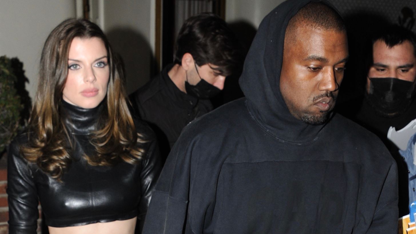 Julia Fox | &#x3A0;&#x3CE;&#x3C2; &#x3B7; &#x3C3;&#x3C7;&#x3AD;&#x3C3;&#x3B7; &#x3C4;&#x3B7;&#x3C2; &#x3BC;&#x3B5; &#x3C4;&#x3BF;&#x3BD; Kanye West &#x3C0;&#x3B5;&#x3C1;&#x3B9;&#x3CC;&#x3C1;&#x3B9;&#x3C3;&#x3B5; &#x3C4;&#x3B7;&#x3BD; &#x3BA;&#x3B1;&#x3C1;&#x3B9;&#x3AD;&#x3C1;&#x3B1; &#x3C4;&#x3B7;&#x3C2; &#x3C3;&#x3C4;&#x3B7;&#x3BD; &#x3C5;&#x3C0;&#x3BF;&#x3BA;&#x3C1;&#x3B9;&#x3C4;&#x3B9;&#x3BA;&#x3AE;