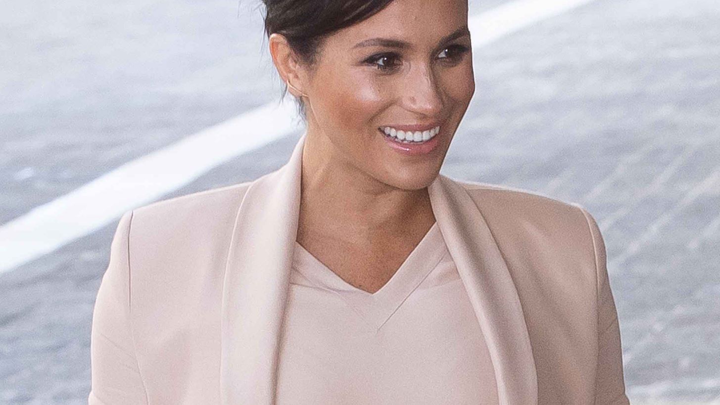 Meghan Markle: &#x397; chic &#x3B5;&#x3BC;&#x3C6;&#x3AC;&#x3BD;&#x3B9;&#x3C3;&#x3AE; &#x3C4;&#x3B7;&#x3C2; &#x3C3;&#x3C4;&#x3BF;&#x3BD; 7&#x3BF; &#x3BC;&#x3AE;&#x3BD;&#x3B1; &#x3C4;&#x3B7;&#x3C2; &#x3B5;&#x3B3;&#x3BA;&#x3C5;&#x3BC;&#x3BF;&#x3C3;&#x3CD;&#x3BD;&#x3B7;&#x3C2; &#x3C4;&#x3B7;&#x3C2;