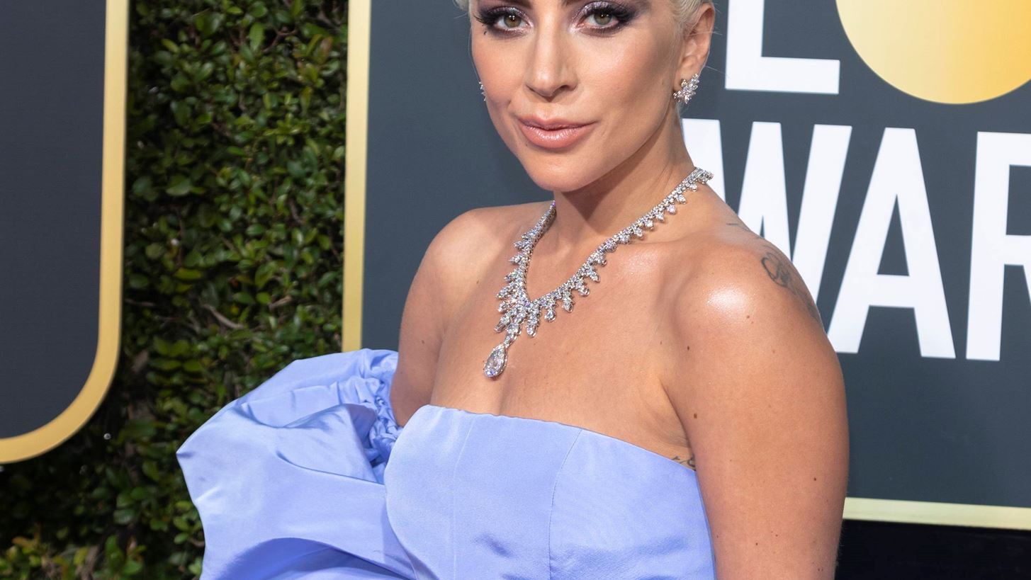 &#x397; Lady Gaga &#x3C6;&#x3CC;&#x3C1;&#x3B5;&#x3C3;&#x3B5; &#x3BE;&#x3B1;&#x3BD;&#x3AC; &#x3C4;&#x3BF; &#x3B1;&#x3B3;&#x3B1;&#x3C0;&#x3B7;&#x3BC;&#x3AD;&#x3BD;&#x3BF; &#x3C4;&#x3B7;&#x3C2; &#x3C7;&#x3C1;&#x3CE;&#x3BC;&#x3B1;