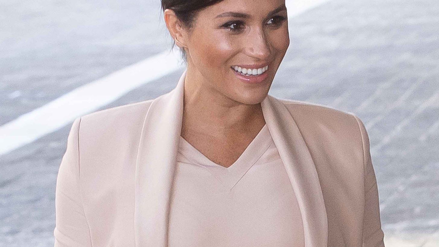 Meghan Markle: &#x3A4;&#x3B1; &#x3B5;&#x3BD;&#x3B8;&#x3B1;&#x3C1;&#x3C1;&#x3C5;&#x3BD;&#x3C4;&#x3B9;&#x3BA;&#x3AC; &#x3BC;&#x3B7;&#x3BD;&#x3CD;&#x3BC;&#x3B1;&#x3C4;&#x3AC; &#x3C4;&#x3B7;&#x3C2; &#x3C0;&#x3C1;&#x3BF;&#x3C2; &#x3C4;&#x3B9;&#x3C2; &#x3B3;&#x3C5;&#x3BD;&#x3B1;&#x3AF;&#x3BA;&#x3B5;&#x3C2;