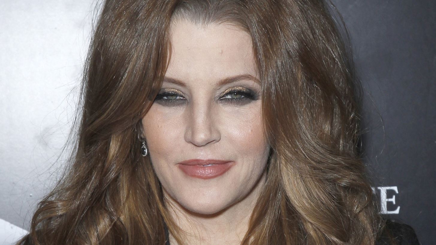 Lisa Marie Presley | &#x388;&#x3B3;&#x3B9;&#x3BD;&#x3B5; &#x3B3;&#x3BD;&#x3C9;&#x3C3;&#x3C4;&#x3AE; &#x3B7; &#x3B1;&#x3AF;&#x3C4;&#x3B9;&#x3B1; &#x3C4;&#x3BF;&#x3C5; &#x3B8;&#x3B1;&#x3BD;&#x3AC;&#x3C4;&#x3BF;&#x3C5; &#x3C4;&#x3B7;&#x3C2;