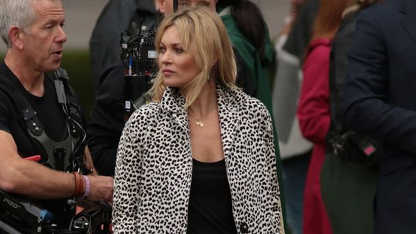 &quot;&#x39C;&#x3B5; &#x3C6;&#x3AF;&#x3BB;&#x3B7;&#x3C3;&#x3B5; &#x3BA;&#x3B1;&#x3B9; &#x3BB;&#x3B9;&#x3C0;&#x3BF;&#x3B8;&#x3CD;&#x3BC;&#x3B7;&#x3C3;&#x3B1;&quot;| &#x397; &#x3B5;&#x3BE;&#x3BF;&#x3BC;&#x3BF;&#x3BB;&#x3CC;&#x3B3;&#x3B7;&#x3C3;&#x3B7; &#x3C4;&#x3B7;&#x3C2; &#x39A;ate Moss &#x3B3;&#x3B9;&#x3B1; &#x3C4;&#x3B7; &#x3B3;&#x3BD;&#x3C9;&#x3C1;&#x3B9;&#x3BC;&#x3AF;&#x3B1; &#x3C4;&#x3B7;&#x3C2; &#x3BC;&#x3B5; &#x3C4;&#x3BF;&#x3BD; Frank Sinatra