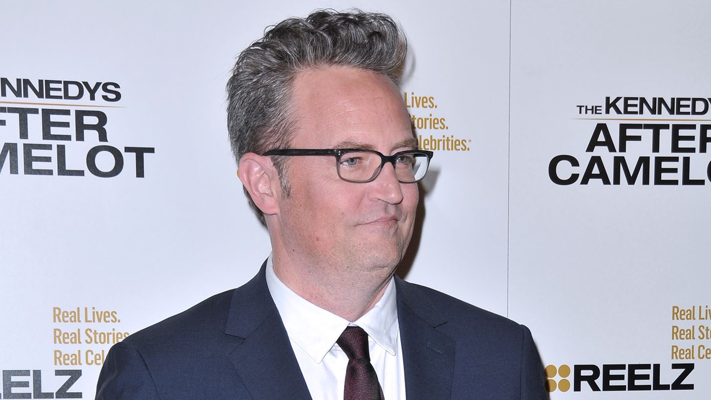 Matthew Perry | &#x397; &#x3C3;&#x3C5;&#x3B3;&#x3B3;&#x3BD;&#x3CE;&#x3BC;&#x3B7; &#x3B3;&#x3B9;&#x3B1; &#x3C4;&#x3BF; &quot;&#x3B1;&#x3C4;&#x3C5;&#x3C7;&#x3AD;&#x3C2;&quot; &#x3C3;&#x3C7;&#x3CC;&#x3BB;&#x3B9;&#x3BF; &#x3BA;&#x3B1;&#x3C4;&#x3AC; &#x3C4;&#x3BF;&#x3C5; Keanu Reeves