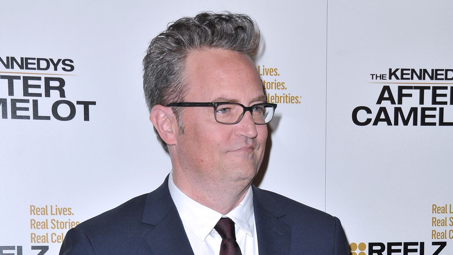 O Matthew Perry &#x3B5;&#x3C4;&#x3BF;&#x3B9;&#x3BC;&#x3AC;&#x3B6;&#x3B5;&#x3B9; &#x3C4;&#x3B7;&#x3BD; &#x3B1;&#x3C5;&#x3C4;&#x3BF;&#x3B2;&#x3B9;&#x3BF;&#x3B3;&#x3C1;&#x3B1;&#x3C6;&#x3AF;&#x3B1; &#x3C4;&#x3BF;&#x3C5; - &#x398;&#x3B1; &#x3B1;&#x3BD;&#x3B1;&#x3C6;&#x3AD;&#x3C1;&#x3B5;&#x3C4;&#x3B1;&#x3B9; &#x3C3;&#x3C4;&#x3BF;&#x3BD; &#x3B5;&#x3B8;&#x3B9;&#x3C3;&#x3BC;&#x3CC; &#x3C4;&#x3BF;&#x3C5; &#x3BA;&#x3B1;&#x3B9; &#x3C4;&#x3B1; &#x3C0;&#x3B1;&#x3C1;&#x3B1;&#x3C3;&#x3BA;&#x3AE;&#x3BD;&#x3B9;&#x3B1; &#x3C4;&#x3C9;&#x3BD; &quot;Friends&quot;