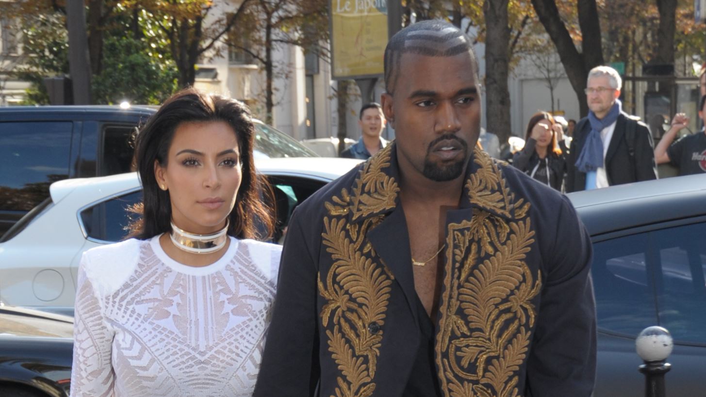 Kanye West | &#x391;&#x3B3;&#x3CC;&#x3C1;&#x3B1;&#x3C3;&#x3B5; &#x3C3;&#x3C0;&#x3AF;&#x3C4;&#x3B9; &#x3B1;&#x3C0;&#x3AD;&#x3BD;&#x3B1;&#x3BD;&#x3C4;&#x3B9; &#x3B1;&#x3C0;&#x3CC; &#x3C4;&#x3B7;&#x3C2; Kim Kardashian &#x3B3;&#x3B9;&#x3B1; &#x3BD;&#x3B1; &#x3C4;&#x3BF; &#x3B3;&#x3BA;&#x3C1;&#x3B5;&#x3BC;&#x3AF;&#x3C3;&#x3B5;&#x3B9;