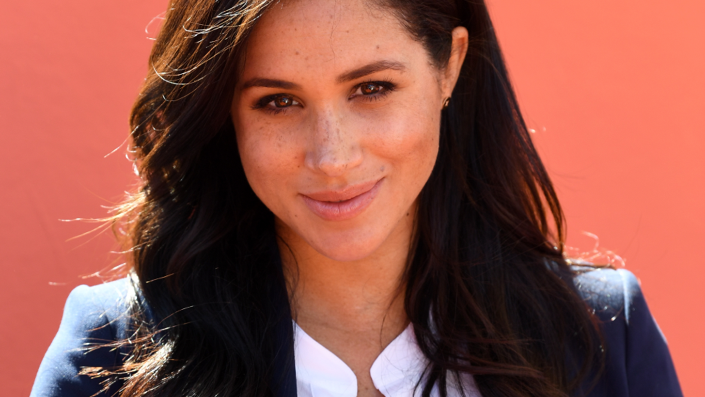 Meghan Markle | &#x391;&#x3BD;&#x3C4;&#x3AD;&#x3B3;&#x3C1;&#x3B1;&#x3C8;&#x3B5; &#x3C4;&#x3BF; &#x3B1;&#x3C3;&#x3C0;&#x3C1;&#x3CC;&#x3BC;&#x3B1;&#x3C5;&#x3C1;&#x3BF; look &#x3C4;&#x3B7;&#x3C2; Kate Middleton