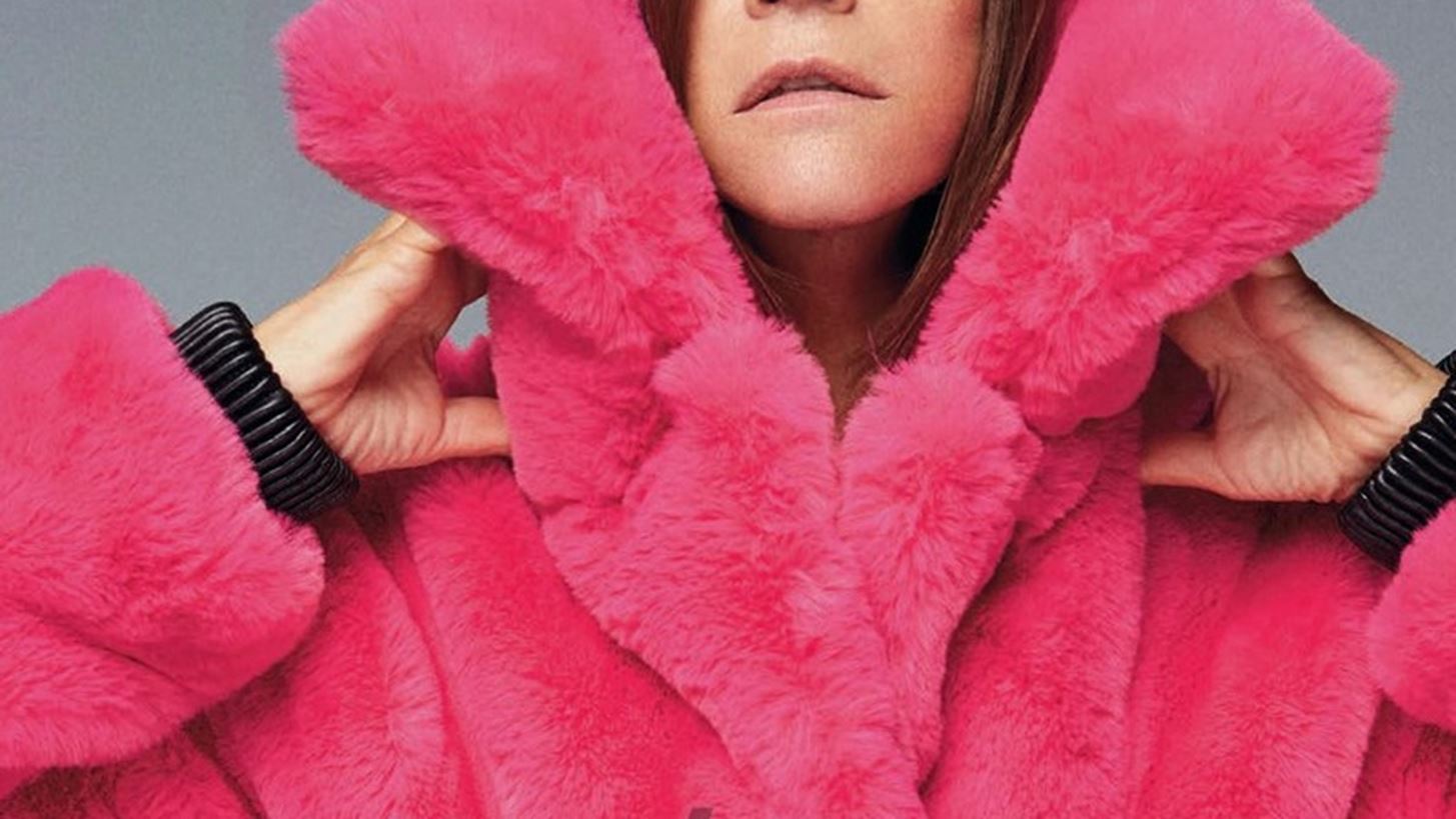 MF Icon: &#x397; Carine Roitfeld &#x3B1;&#x3C0;&#x3BF;&#x3BA;&#x3B1;&#x3BB;&#x3CD;&#x3C0;&#x3C4;&#x3B5;&#x3B9; &#x3C4;&#x3B1; &#x3BC;&#x3C5;&#x3C3;&#x3C4;&#x3B9;&#x3BA;&#x3AC; &#x3C4;&#x3BF;&#x3C5; &#x3C3;&#x3C4;&#x3C5;&#x3BB; &#x3C4;&#x3B7;&#x3C2;