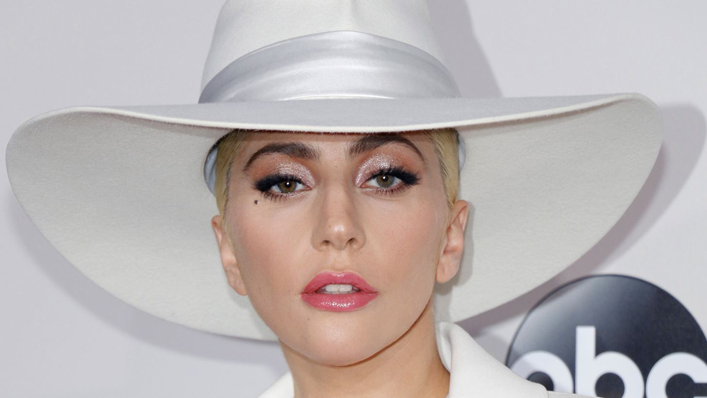 &#x397; &#x3C5;&#x3C0;&#x3B5;&#x3C1;&#x3B2;&#x3BF;&#x3BB;&#x3AE; &#x3C3;&#x3C4;&#x3BF; &#x3BC;&#x3B5;&#x3B3;&#x3B1;&#x3BB;&#x3B5;&#x3AF;&#x3BF; &#x3C4;&#x3B7;&#x3C2; | &#x397; Lady Gaga &#x3C4;&#x3C5;&#x3BB;&#x3B9;&#x3B3;&#x3BC;&#x3AD;&#x3BD;&#x3B7; &#x3BC;&#x3B5; &#x3C7;&#x3B1;&#x3C1;&#x3C4;&#x3BF;&#x3BD;&#x3BF;&#x3BC;&#x3AF;&#x3C3;&#x3BC;&#x3B1;&#x3C4;&#x3B1; &#x3C4;&#x3C9;&#x3BD; 100 &#x3B4;&#x3BF;&#x3BB;&#x3B1;&#x3C1;&#x3AF;&#x3C9;&#x3BD; &#x3C3;&#x3C4;&#x3B7; &#x3BD;&#x3AD;&#x3B1; &#x3C4;&#x3B7;&#x3C2; extravagant &#x3B5;&#x3BC;&#x3C6;&#x3AC;&#x3BD;&#x3B9;&#x3C3;&#x3B7;