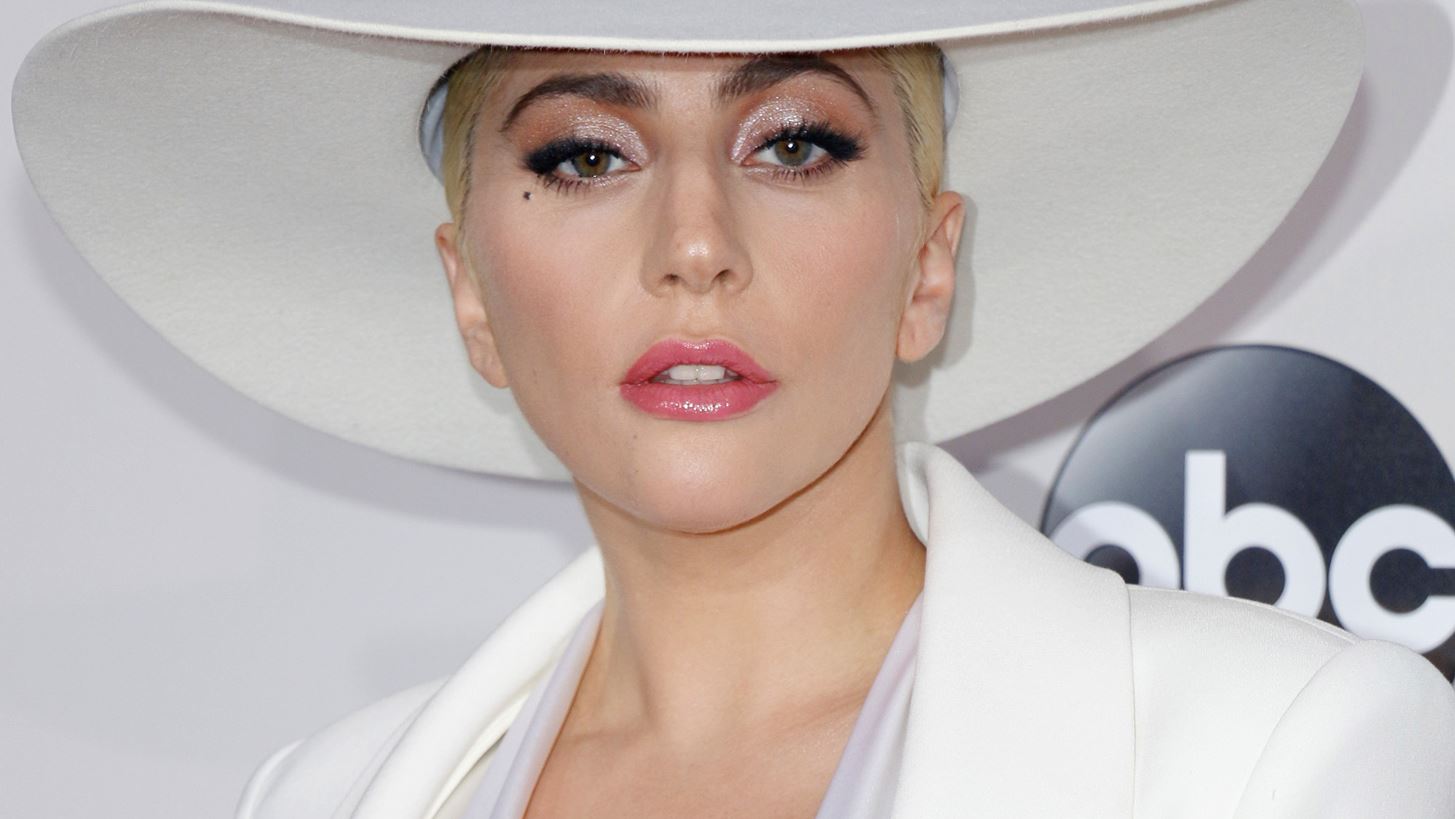 &#x397; &#x3BA;&#x3BF;&#x3BC;&#x3C8;&#x3AE; &#x3B5;&#x3BC;&#x3C6;&#x3AC;&#x3BD;&#x3B9;&#x3C3;&#x3B7; &#x3C4;&#x3B7;&#x3C2; Lady Gaga &#x3C3;&#x3C4;&#x3BF; &#x39A;&#x3B1;&#x3C0;&#x3B9;&#x3C4;&#x3CE;&#x3BB;&#x3B9;&#x3BF;