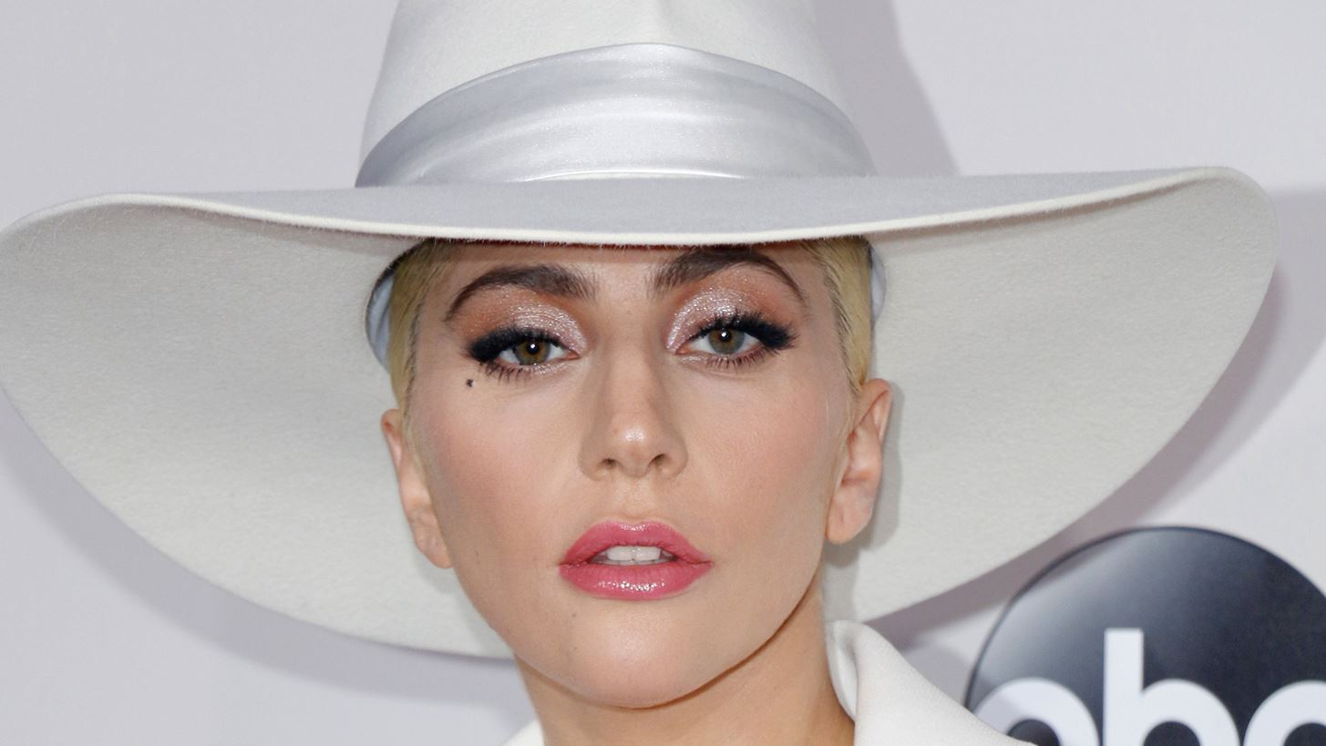 Lady Gaga | &#x397; &#x3B1;&#x3C0;&#x3C1;&#x3CC;&#x3C3;&#x3BC;&#x3B5;&#x3BD;&#x3B7; &#x3B1;&#x3BD;&#x3B1;&#x3C4;&#x3C1;&#x3BF;&#x3C0;&#x3AE; &#x3C3;&#x3C4;&#x3B7;&#x3BD; &#x3C5;&#x3C0;&#x3CC;&#x3B8;&#x3B5;&#x3C3;&#x3B7; &#x3BC;&#x3B5; &#x3C4;&#x3B7;&#x3BD; &#x3B1;&#x3C0;&#x3B1;&#x3B3;&#x3C9;&#x3B3;&#x3AE; &#x3C4;&#x3C9;&#x3BD; &#x3C3;&#x3BA;&#x3CD;&#x3BB;&#x3C9;&#x3BD; &#x3C4;&#x3B7;&#x3C2;