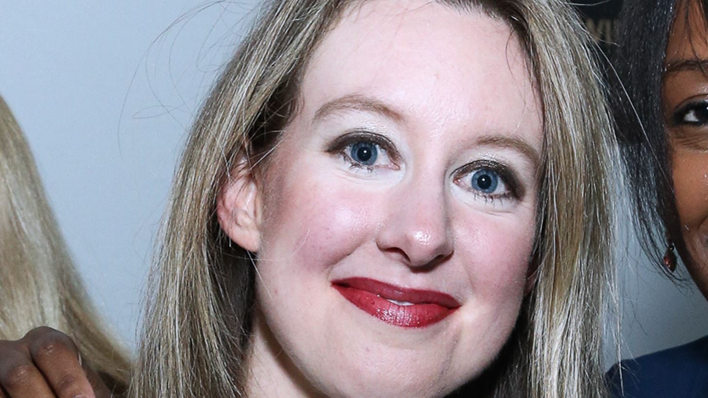 &#x388;&#x3BD;&#x3BF;&#x3C7;&#x3B7; &#x3B3;&#x3B9;&#x3B1; &#x3B1;&#x3C0;&#x3AC;&#x3C4;&#x3B7; &#x3BA;&#x3C1;&#x3AF;&#x3B8;&#x3B7;&#x3BA;&#x3B5; &#x3B7; Elizabeth Holmes, &#x3B9;&#x3B4;&#x3C1;&#x3CD;&#x3C4;&#x3C1;&#x3B9;&#x3B1; &#x3C4;&#x3B7;&#x3C2; start-up Theranos