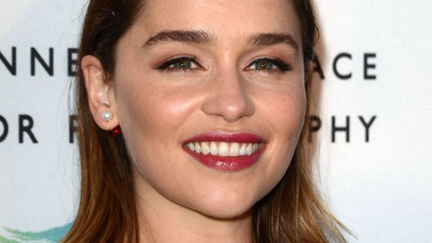 H Emilia Clarke &#x3C0;&#x3C1;&#x3C9;&#x3C4;&#x3B1;&#x3B3;&#x3C9;&#x3BD;&#x3B9;&#x3C3;&#x3C4;&#x3B5;&#x3AF; &#x3C3;&#x3B5; &#x3B8;&#x3C1;&#x3AF;&#x3BB;&#x3B5;&#x3C1; &#x3B5;&#x3C0;&#x3BF;&#x3C7;&#x3AE;&#x3C2; &#x3C3;&#x3C4;&#x3B7;&#x3BD; &#x3A4;&#x3BF;&#x3C3;&#x3BA;&#x3AC;&#x3BD;&#x3B7; &#x3C4;&#x3BF;&#x3C5; &#x27;50