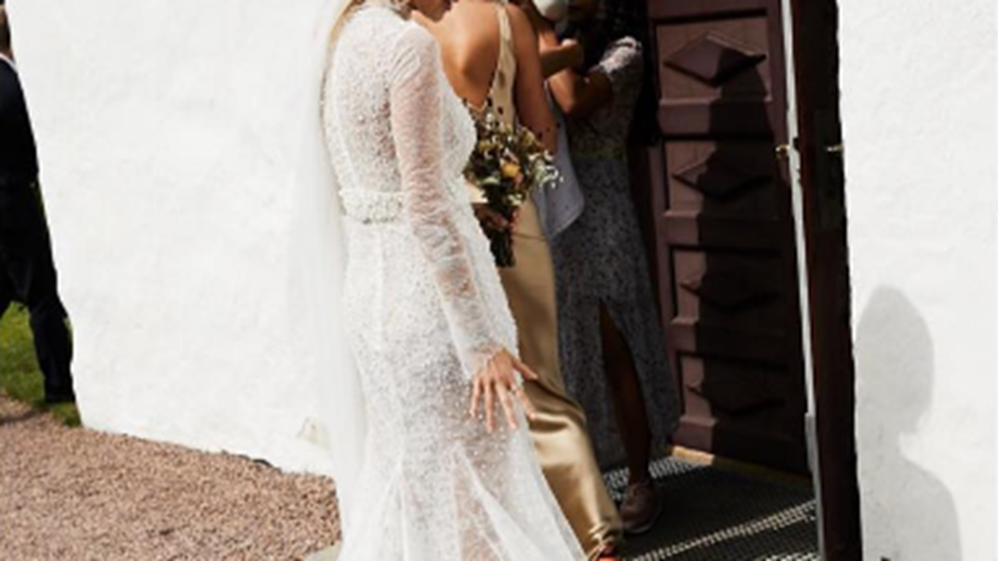 &#x391;&#x3C5;&#x3C4;&#x3AE; &#x3B7; fashion blogger &#x3C6;&#x3CC;&#x3C1;&#x3B5;&#x3C3;&#x3B5; &#x3C4;&#x3BF; &#x3C0;&#x3B9;&#x3BF; &#x3BF;&#x3BD;&#x3B5;&#x3B9;&#x3C1;&#x3B9;&#x3BA;&#x3CC; &#x3BD;&#x3C5;&#x3C6;&#x3B9;&#x3BA;&#x3CC; &#x3C4;&#x3BF;&#x3C5; &#x3BA;&#x3B1;&#x3BB;&#x3BF;&#x3BA;&#x3B1;&#x3B9;&#x3C1;&#x3B9;&#x3BF;&#x3CD;