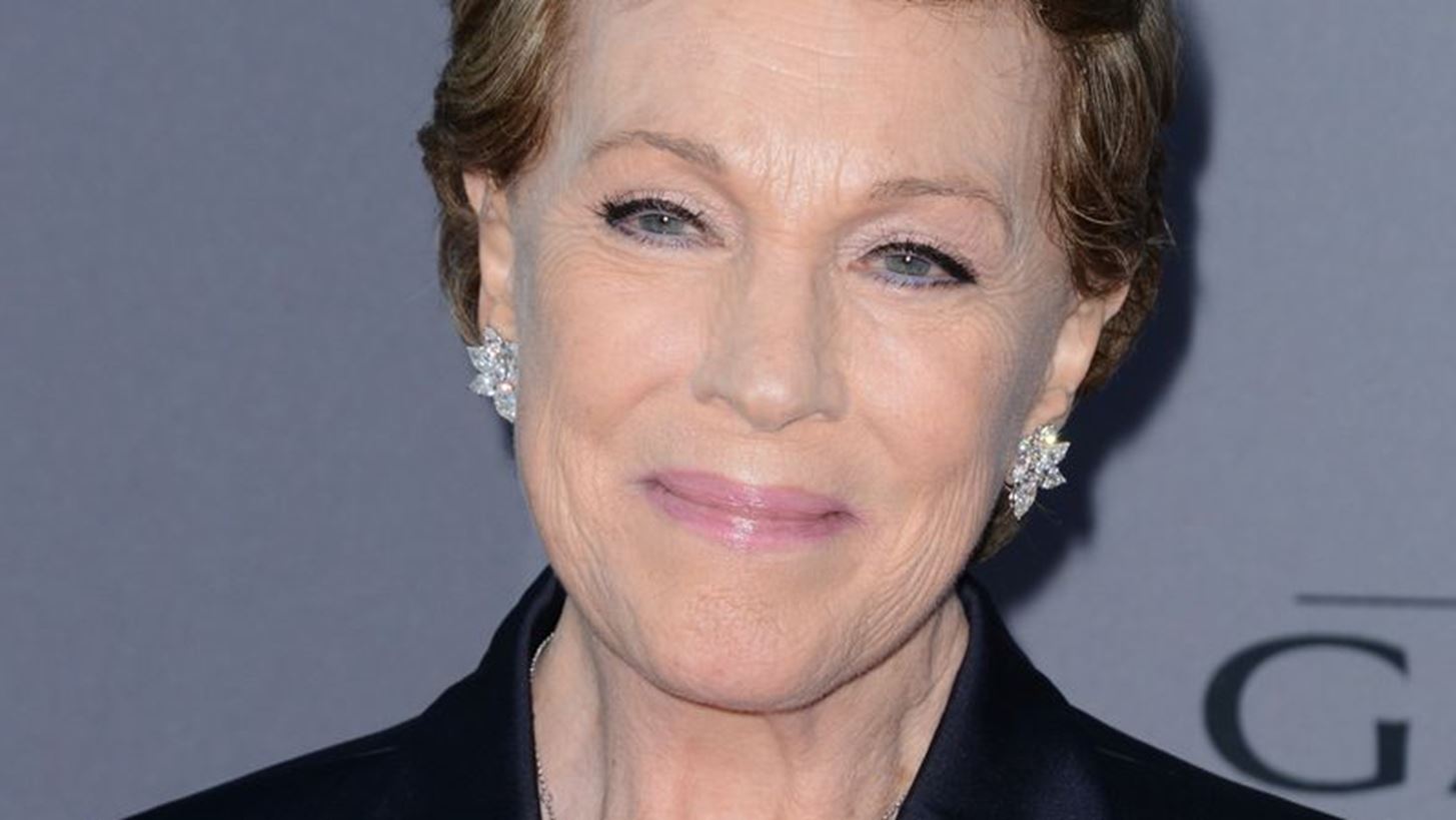 H Julie Andrews &#x3C0;&#x3B1;&#x3C1;&#x3B1;&#x3BB;&#x3AF;&#x3B3;&#x3BF; &#x3BD;&#x3B1; &#x3C3;&#x3BA;&#x3BF;&#x3C4;&#x3C9;&#x3B8;&#x3B5;&#x3AF; &#x3C3;&#x3C4;&#x3B1; &#x3B3;&#x3C5;&#x3C1;&#x3AF;&#x3C3;&#x3BC;&#x3B1;&#x3C4;&#x3B1; &#x3C4;&#x3B7;&#x3C2; Mary Poppins!